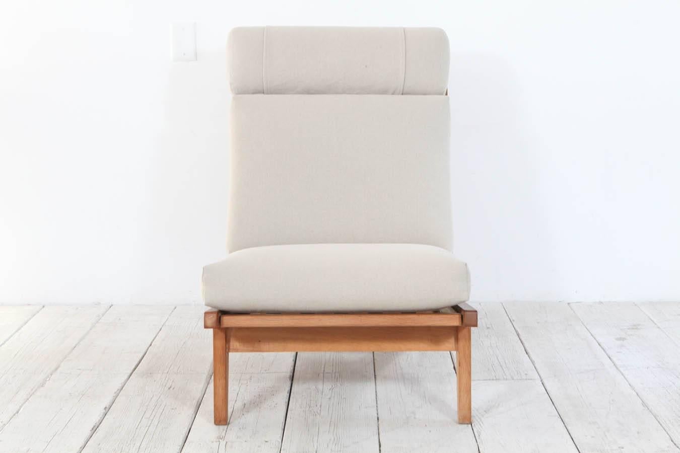 Scandinavian Modern Pair of Hans Wegner GE375 Oak Armless Lounge Chairs
