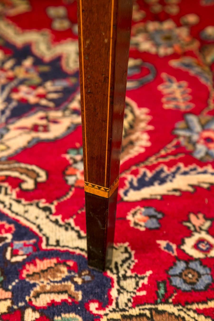 Rare and Unusual 19th Century Mid-Atlantic Hepplewhite Mahogany Cellarette In Excellent Condition For Sale In Woodbury, CT
