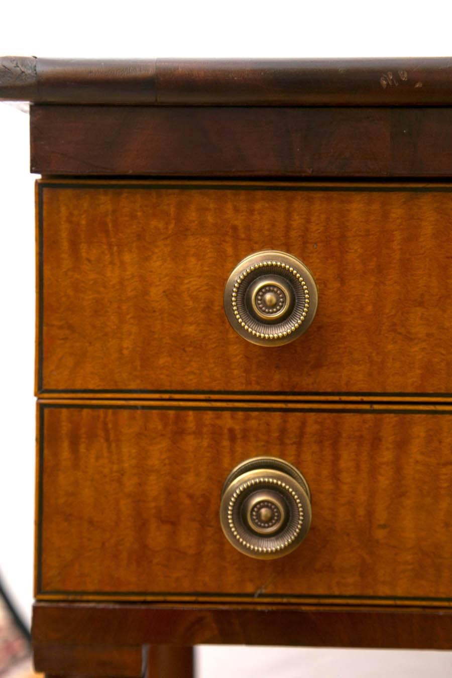 Early 19th Century Federal Tiger Maple Two-Drawer Stand 5