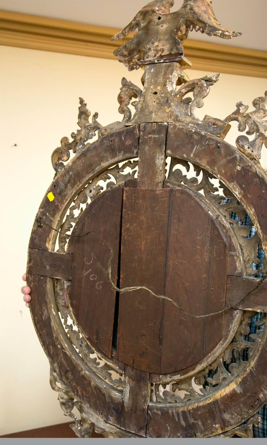 Early 19th Century Gilt-Gesso and Wood Convex Mirror In Excellent Condition For Sale In Woodbury, CT