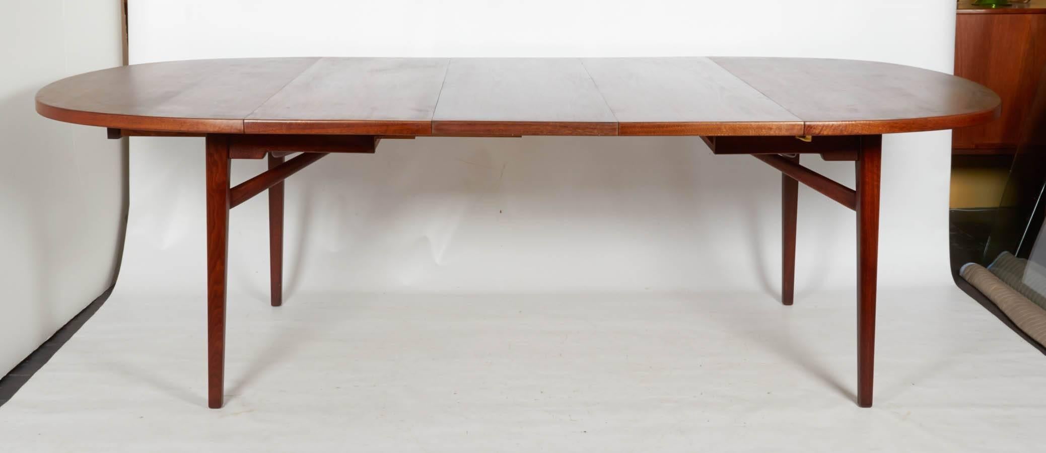 Mid-Century Modern Expandable Dining Table by Jens Risom