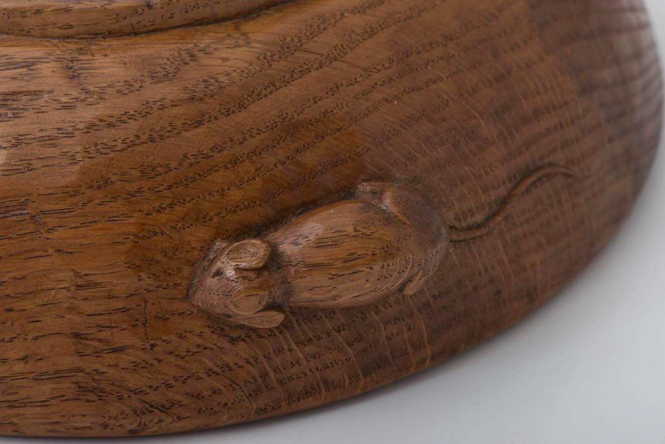 Robert Mouseman Thompson carved oak fruit bowl, England circa 1960 In Good Condition In Macclesfield, Cheshire