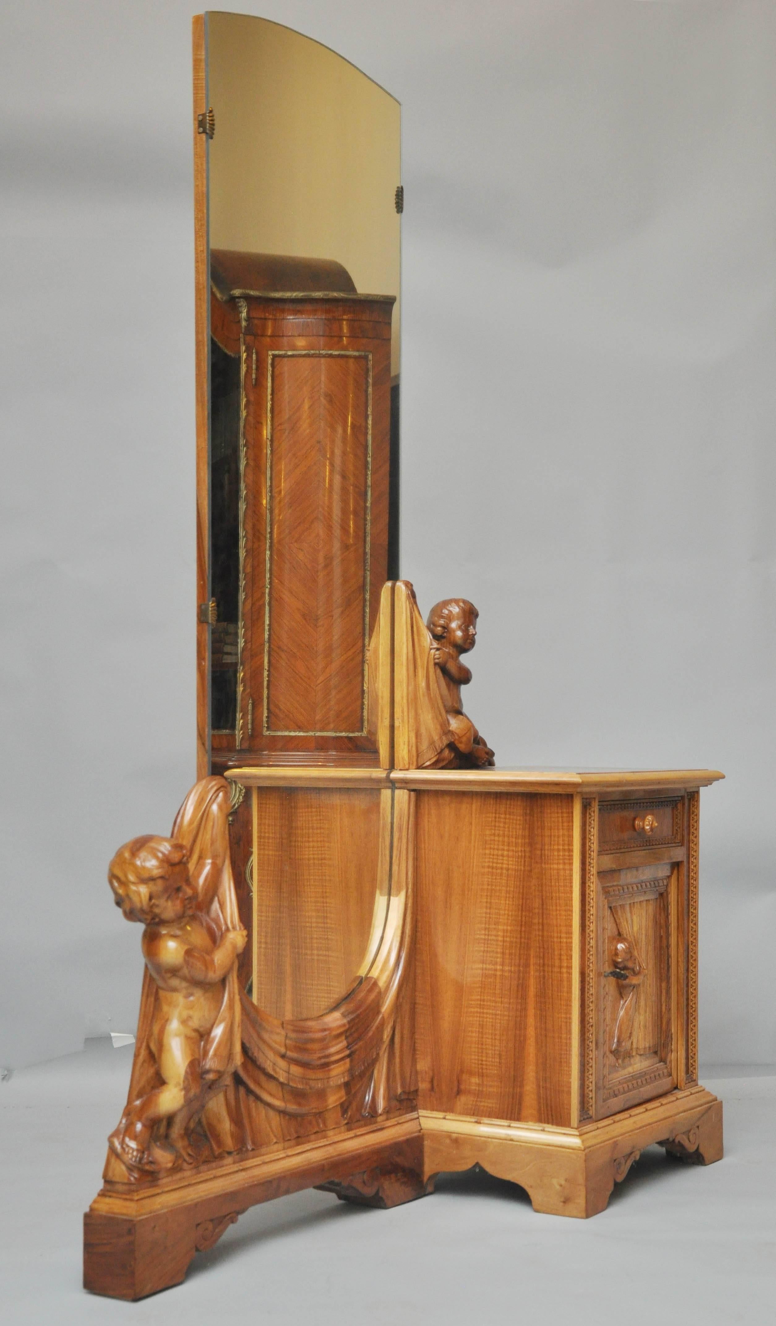 19th Century Venetian Putti Dressing Table and Mirror In Excellent Condition For Sale In Chicago, IL