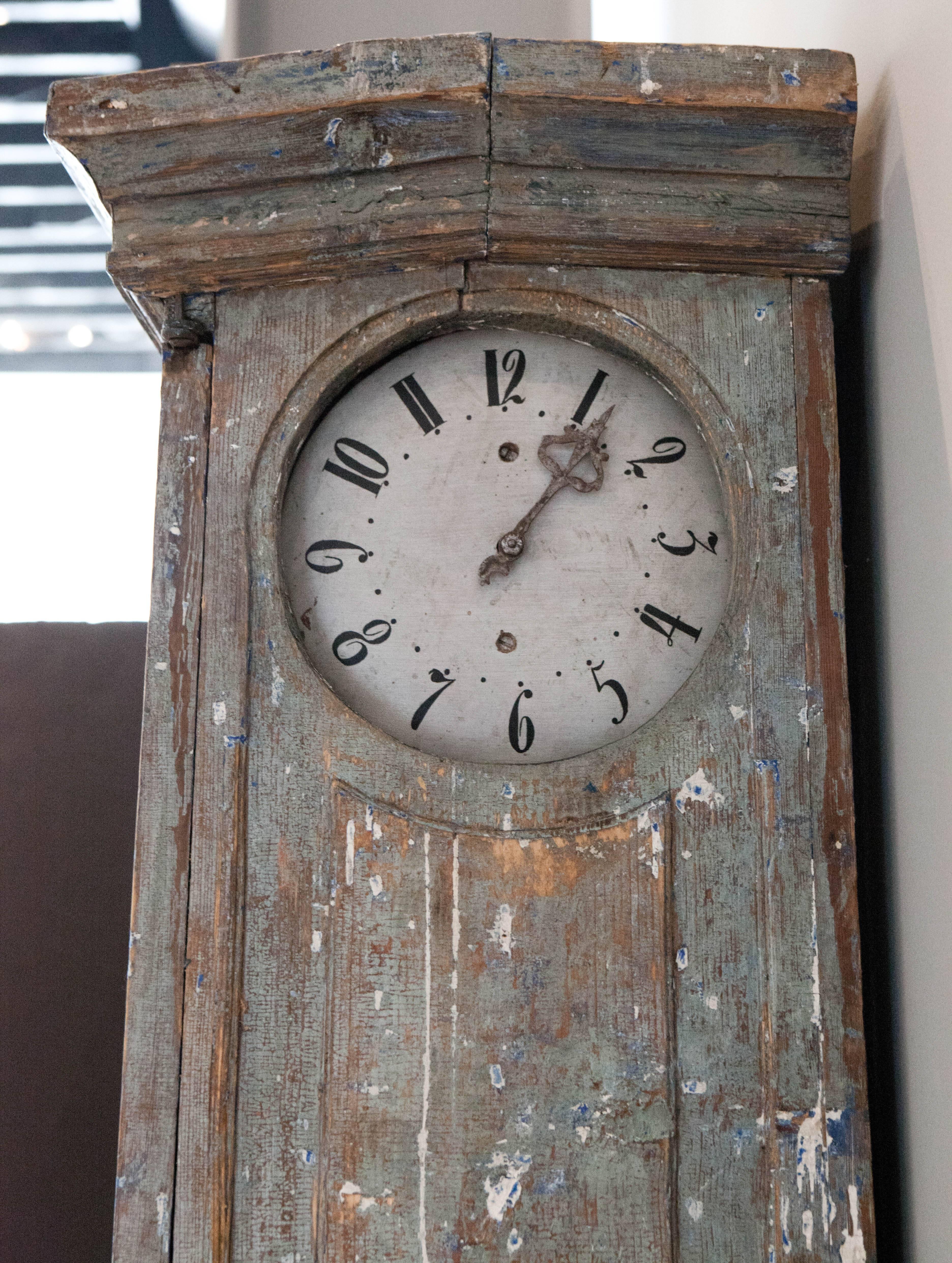 18th Century Gustavian Cabinet with Built in Clock, Sweden In Good Condition In Los Angeles, CA