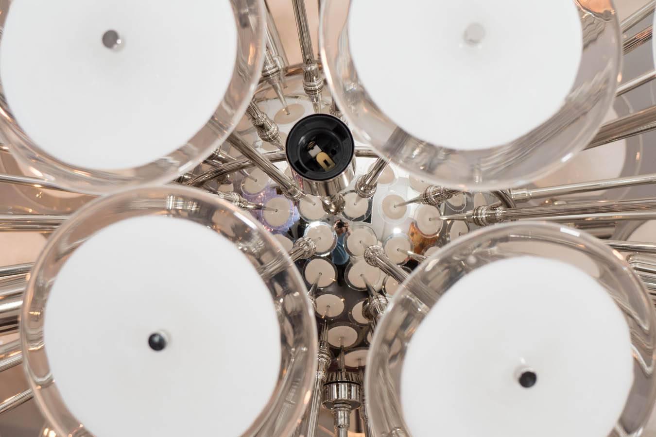 Lampadario Sputnik personalizzato a disco in vetro di Murano bianco di grandi dimensioni In condizioni Nuovo in vendita a New York, NY