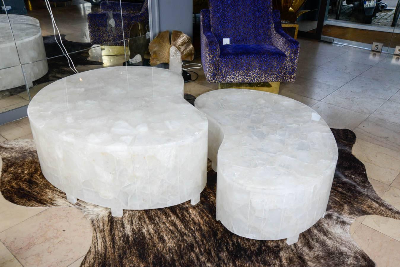 Niedrige Bergkristall-Tische, Paar im Zustand „Hervorragend“ im Angebot in Saint-Ouen (PARIS), FR
