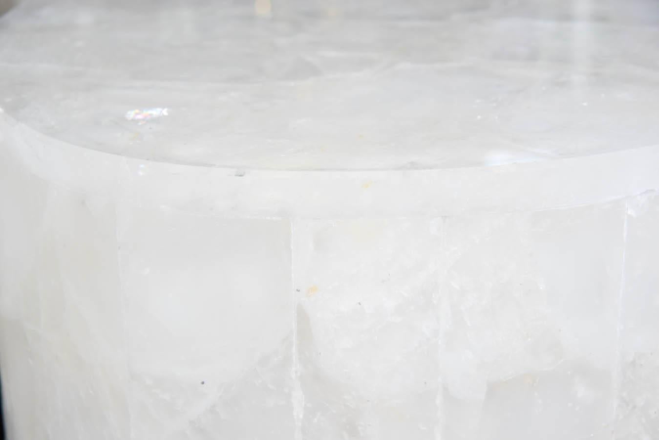 Niedrige Bergkristall-Tische, Paar im Angebot 1