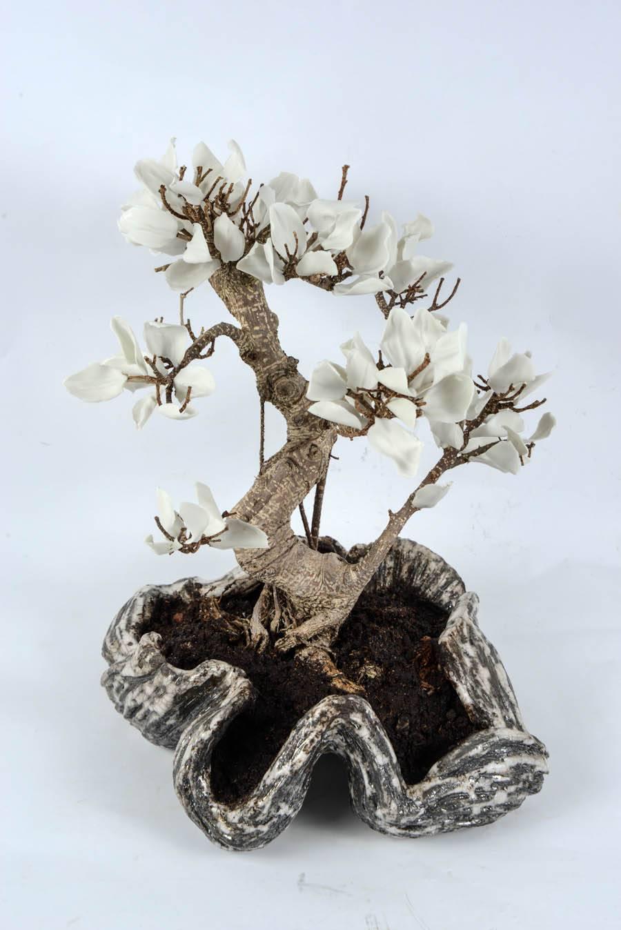 Tree Made Up of Natural Plant and Leaves in White Ceramic In Excellent Condition For Sale In Saint-Ouen, FR