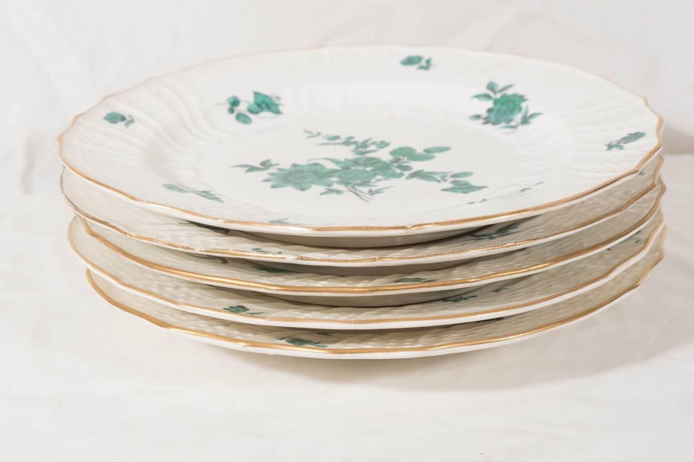 Early 19th Century Set of German Dishes with Bouquets of Green Flowers In Excellent Condition In Katonah, NY