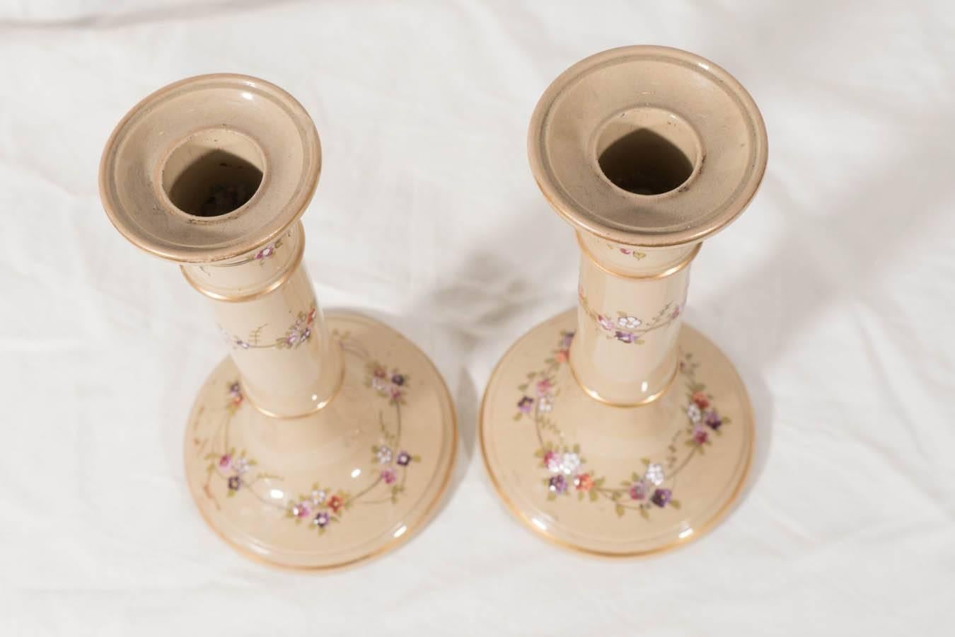 A pair of charming drabware candlesticks painted with delicate bands of small flowers and bands of gilt on a beige ground.
Dimensions: 7,25 inches tall x 3.75 inches diameter at the base
Condition: Excellent
Price: $280
Background:
Drabware was