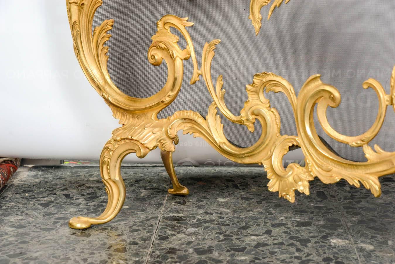 Gilded Bronze  Fire Screen in the Louis XV Style In Excellent Condition For Sale In Paris, FR