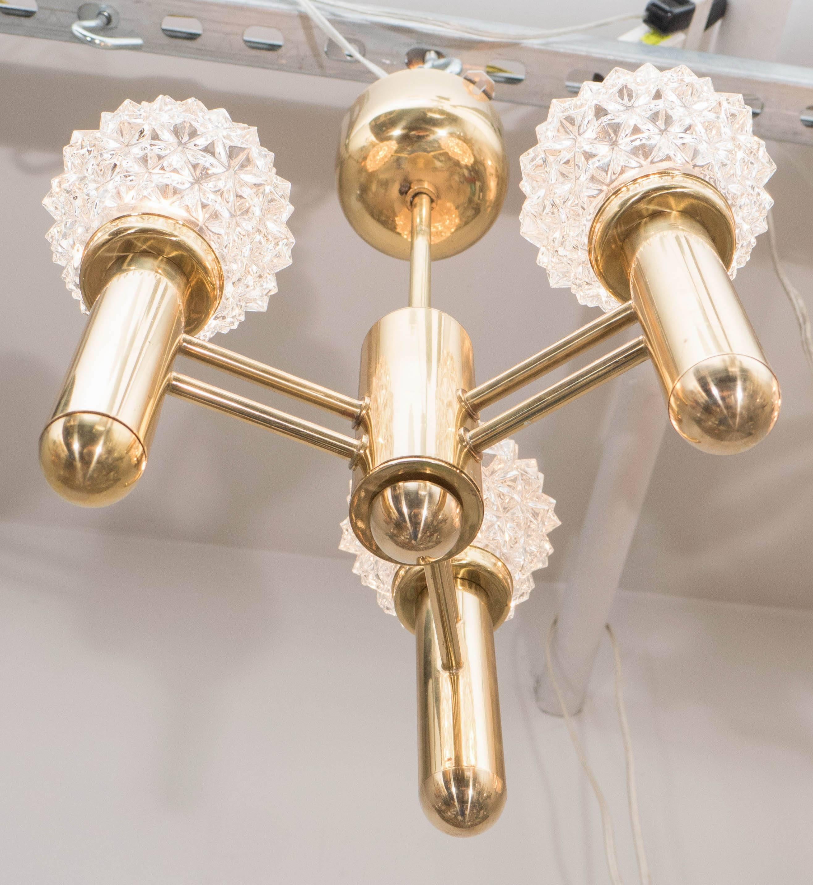 Mid-Century Modern Three-Arm Brass Chandelier with Faceted Glass Globes In Excellent Condition For Sale In New York, NY