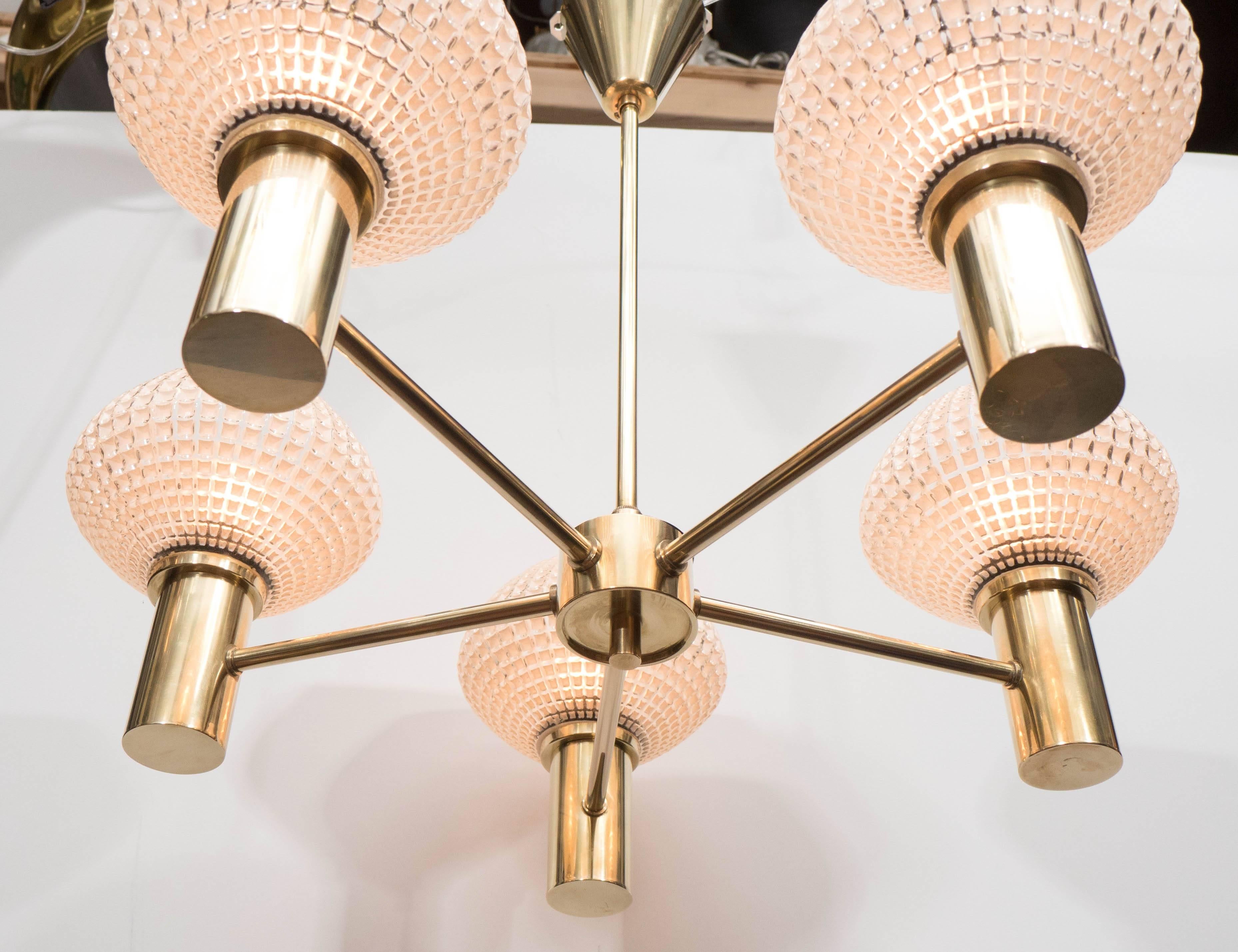 Mid-Century Modernist 5-Arm Polished Brass Chandelier with Textured Glass Globes 4