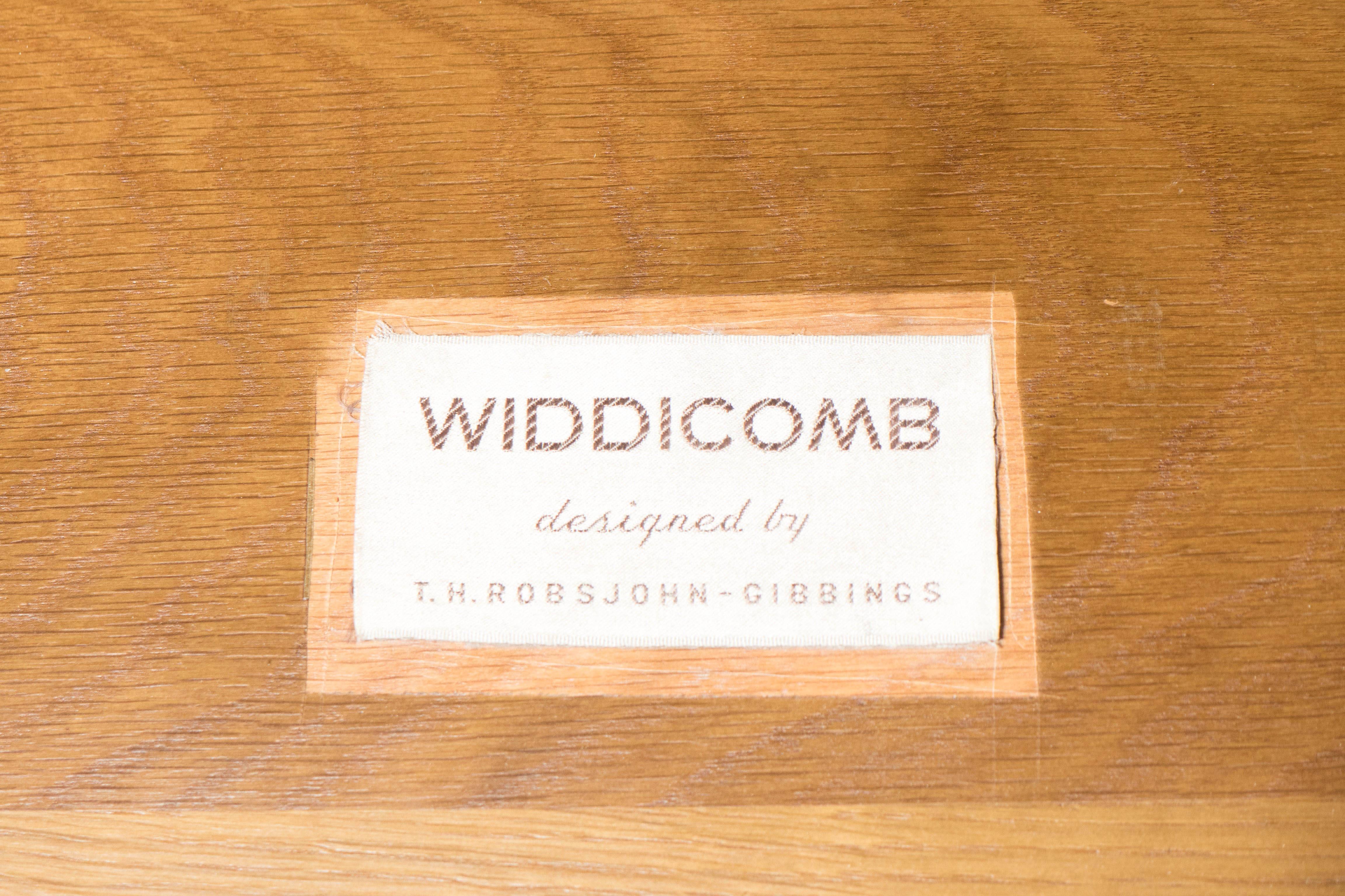Mid-Century Modern, Kommode aus zweifarbigem Walnussholz von Robsjohn-Gibbings für Widdicomb (Ebonisiert) im Angebot