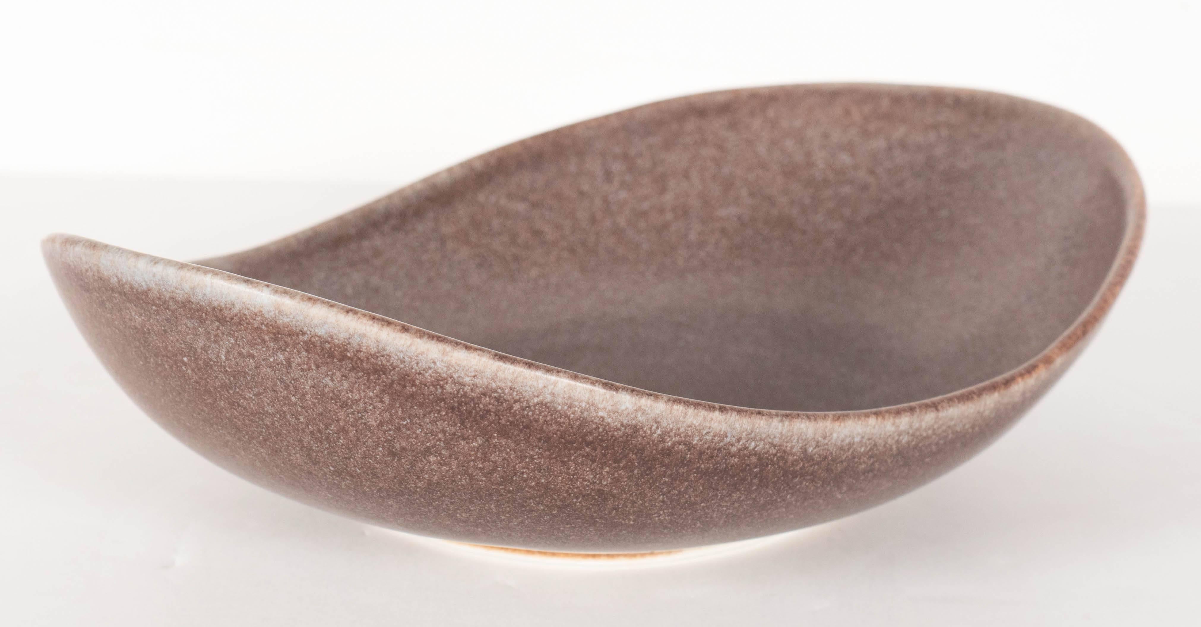  Mid-Century Modernist Ovoid Bowl by Carl-Harry Stålhane for Rörstrand In Excellent Condition In New York, NY