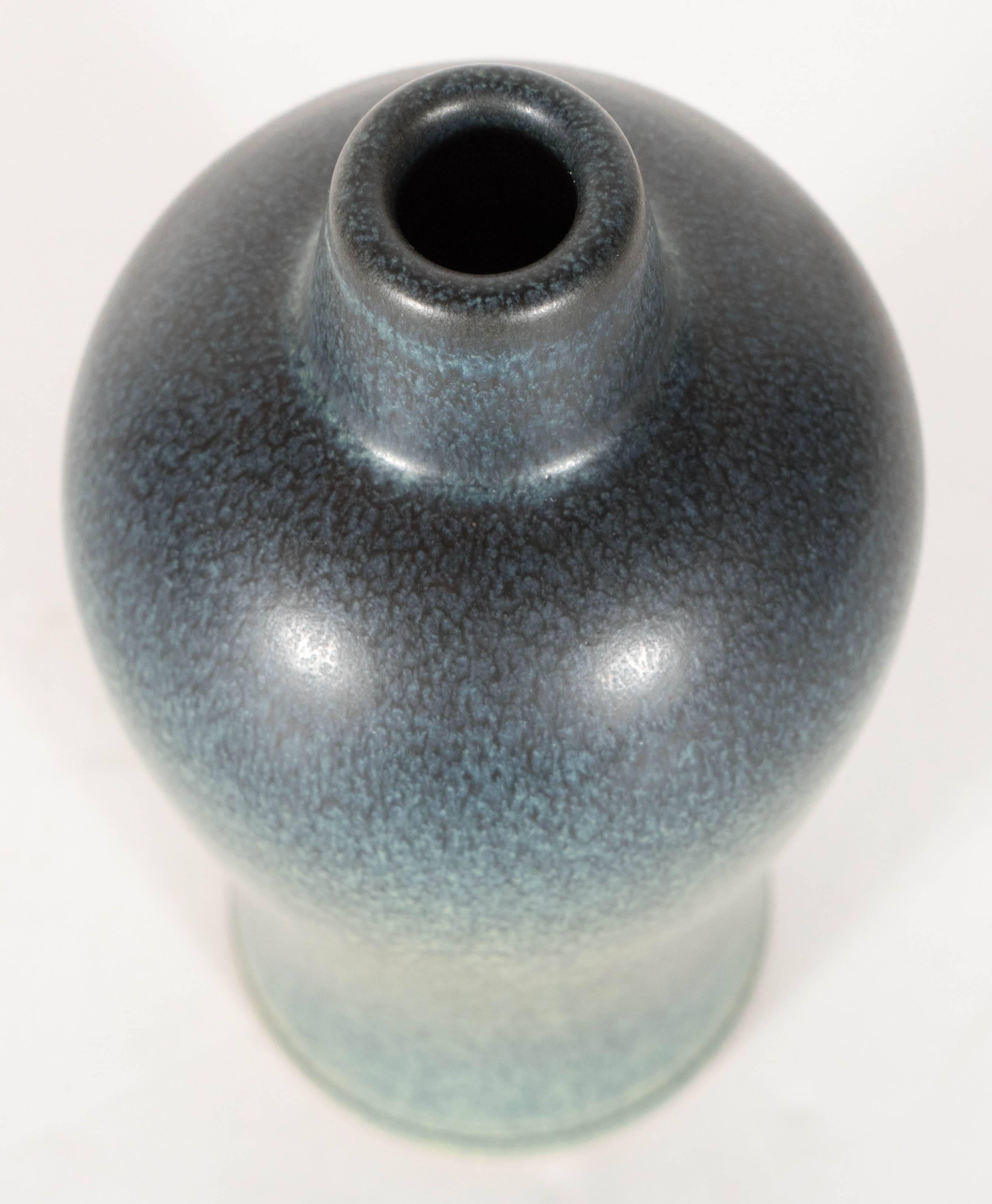Gorgeous Mid-Century Modernist Vase by Gunnar Nylund for Rörstrand In Excellent Condition For Sale In New York, NY
