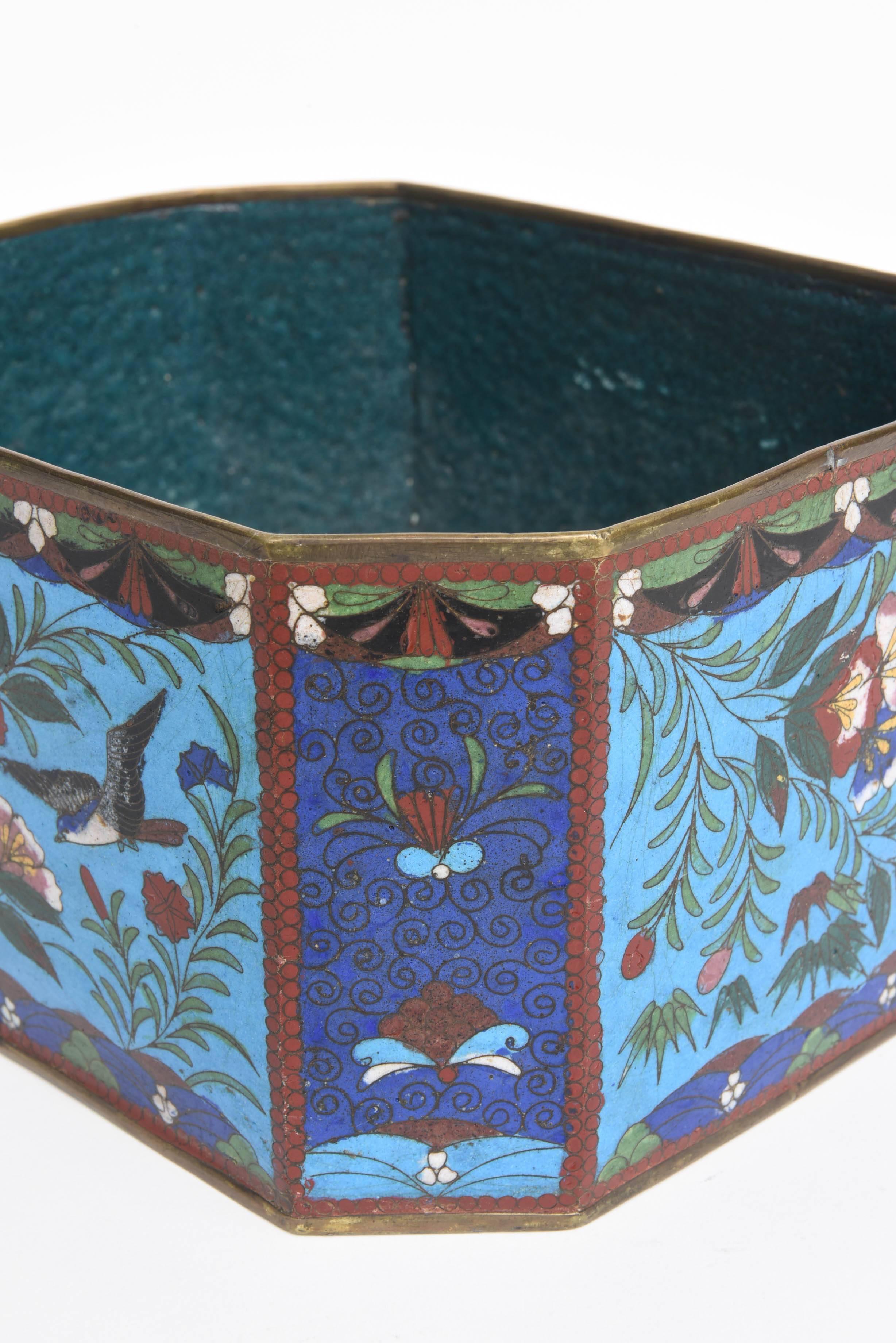 Chinese Export Chinese Cloisonné Octagonal Cachepot or Box, circa 1900