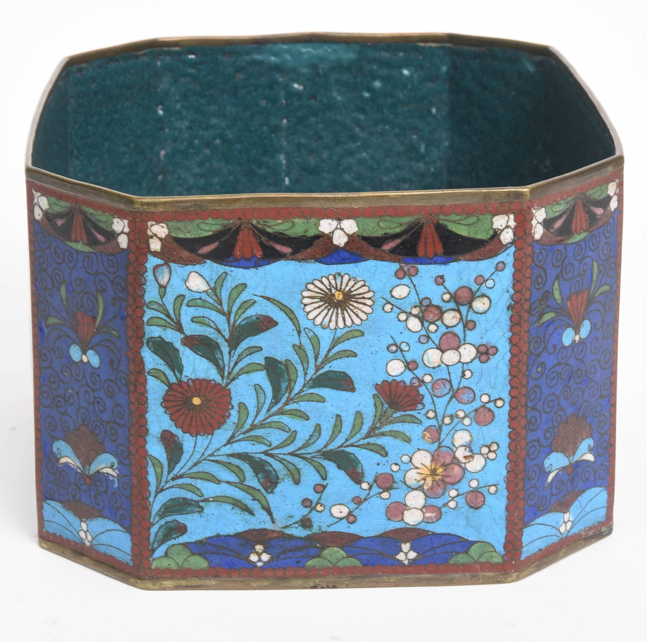 Chinese Cloisonné Octagonal Cachepot or Box, circa 1900 In Excellent Condition In Kensington, MD