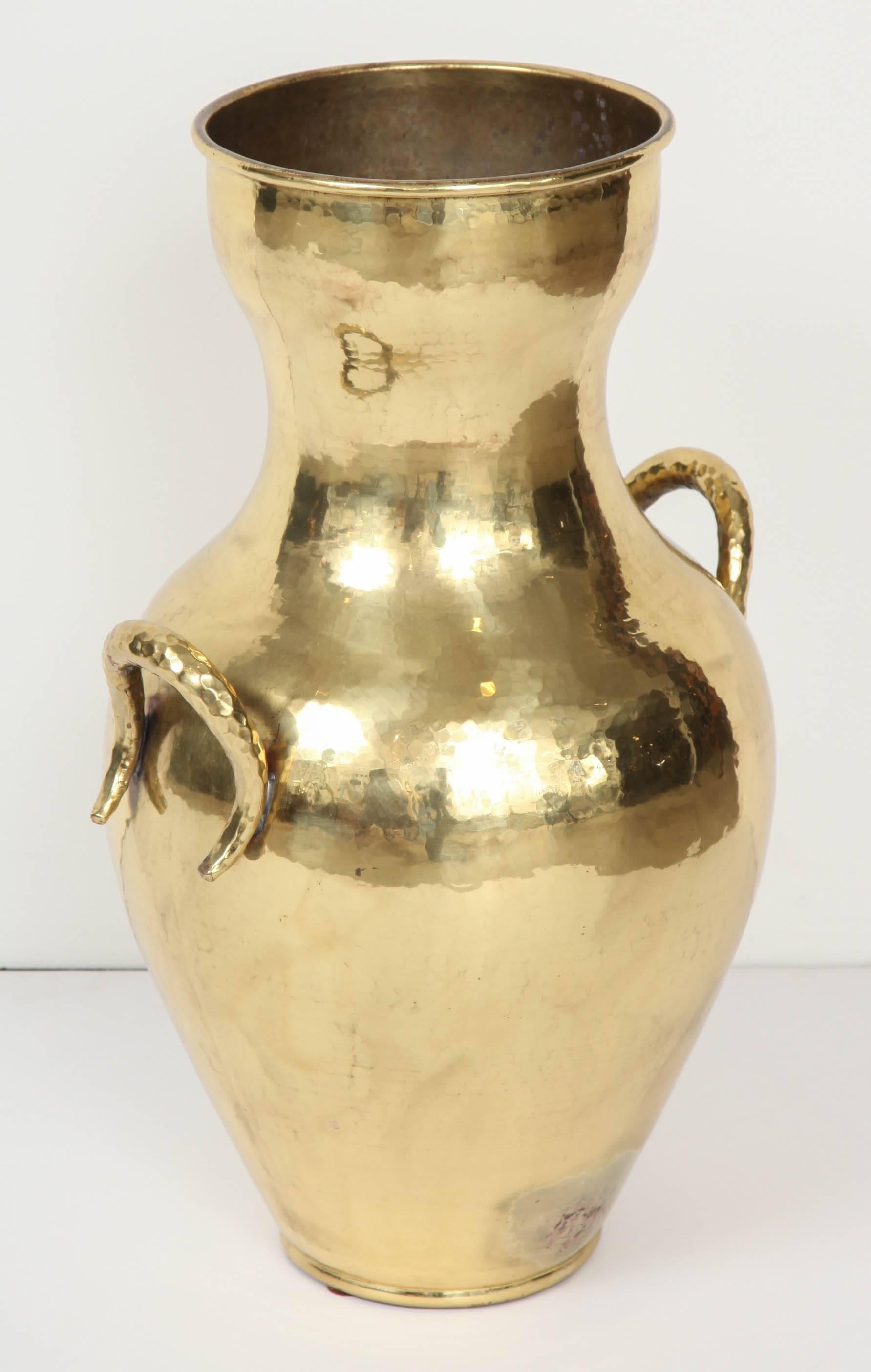  Large 1950s Italian Hand-Hammered Brass Two Handled Urn In Excellent Condition In Washington, DC