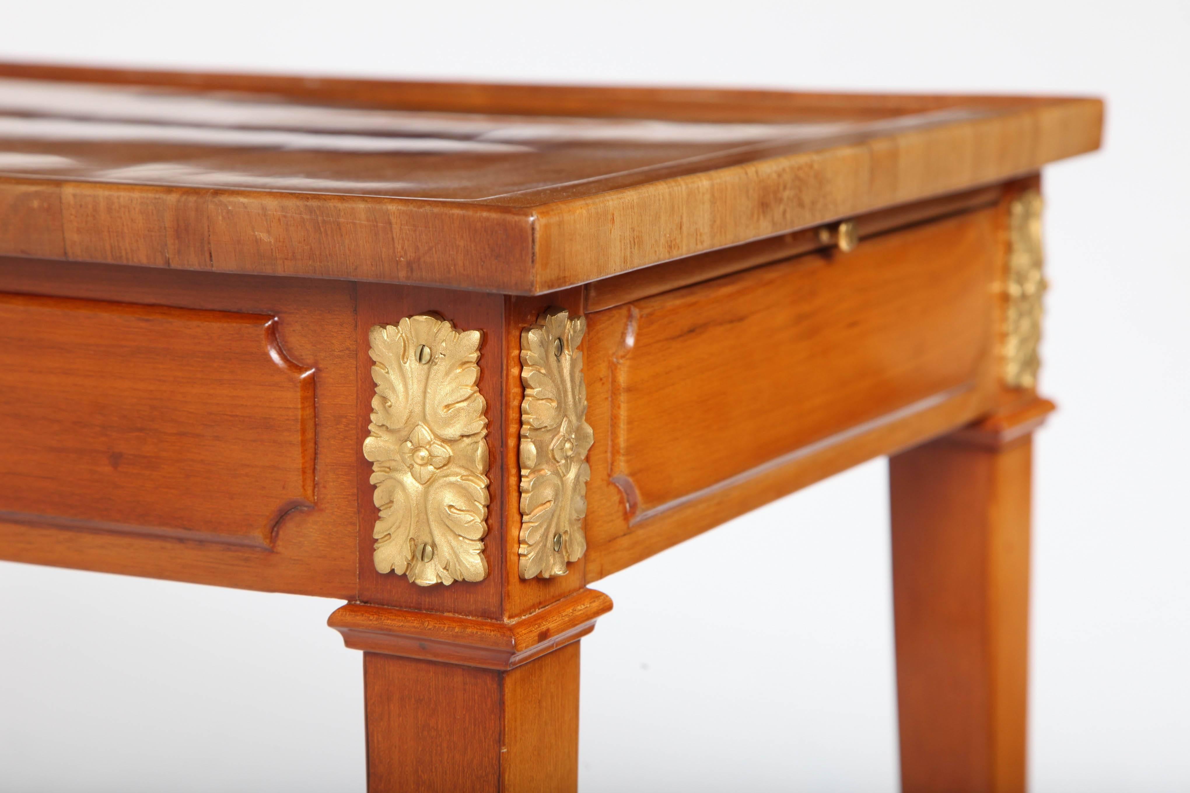 Louis XVI Writing Table In Good Condition For Sale In New York, NY