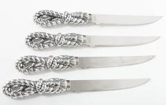 Ensemble de quatre couteaux à steak à manche en forme de gland par Arthur Court