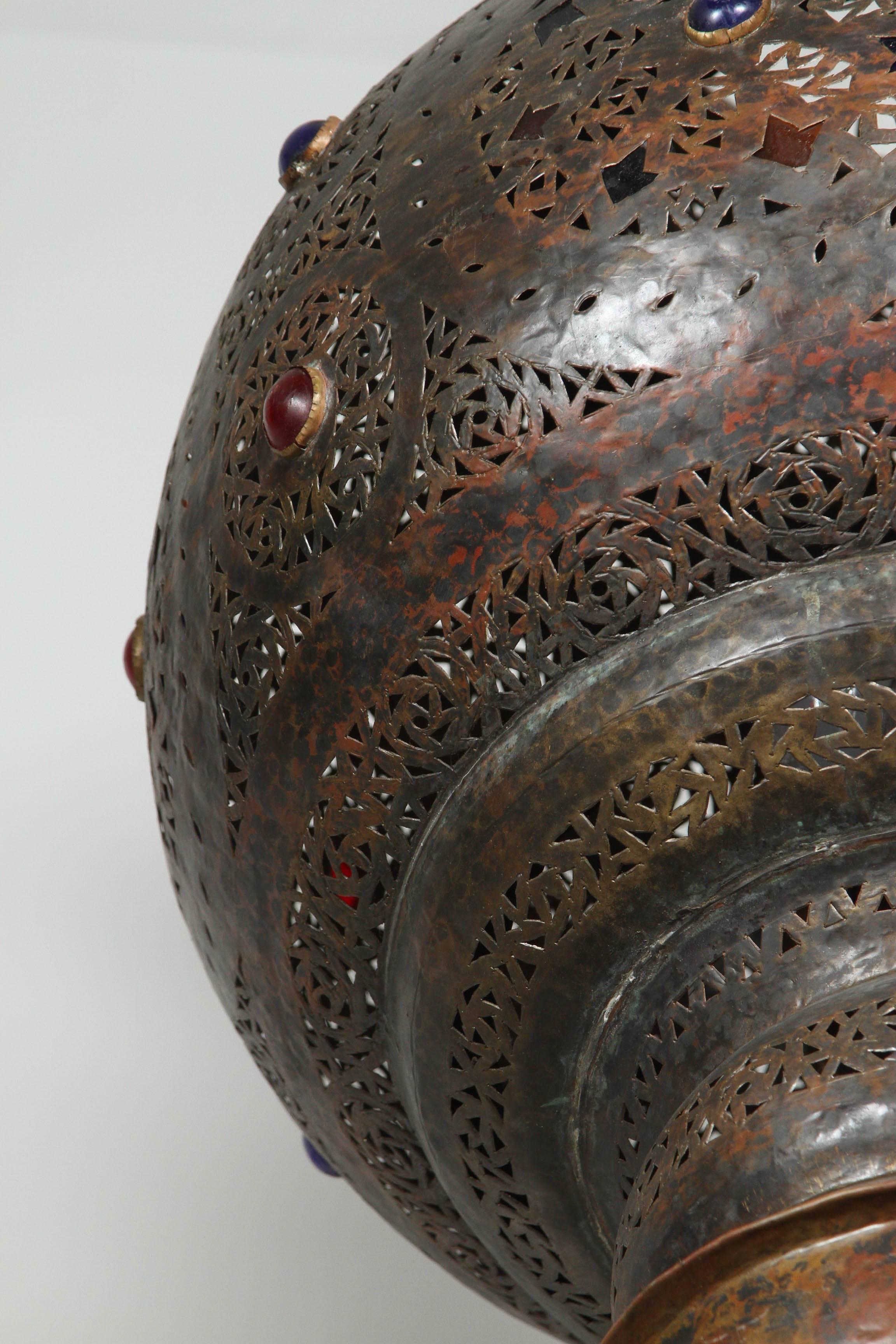 Marocain Grand lustre mauresque ancien en bronze marocain en vente