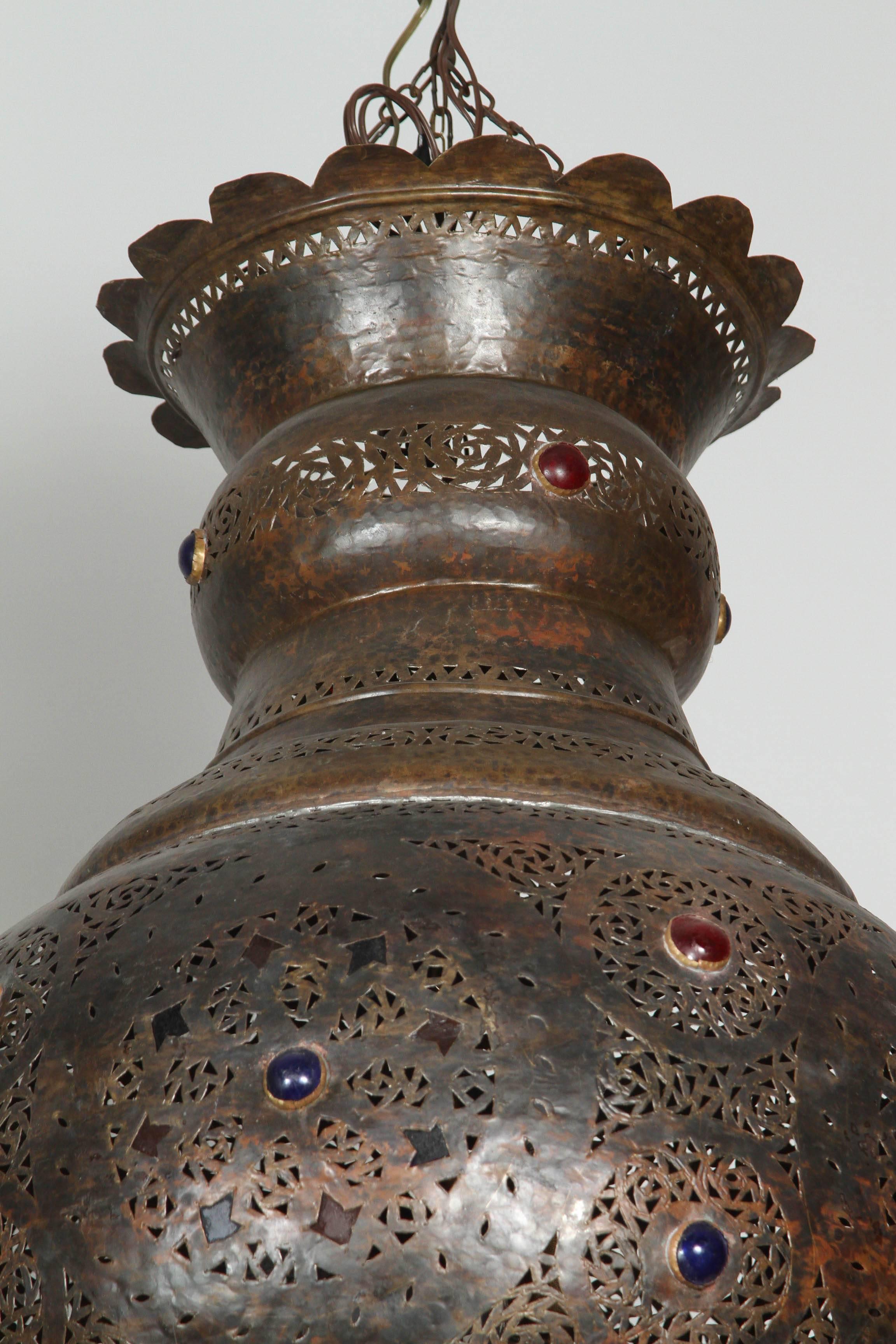 Effet bronze Grand lustre mauresque ancien en bronze marocain en vente