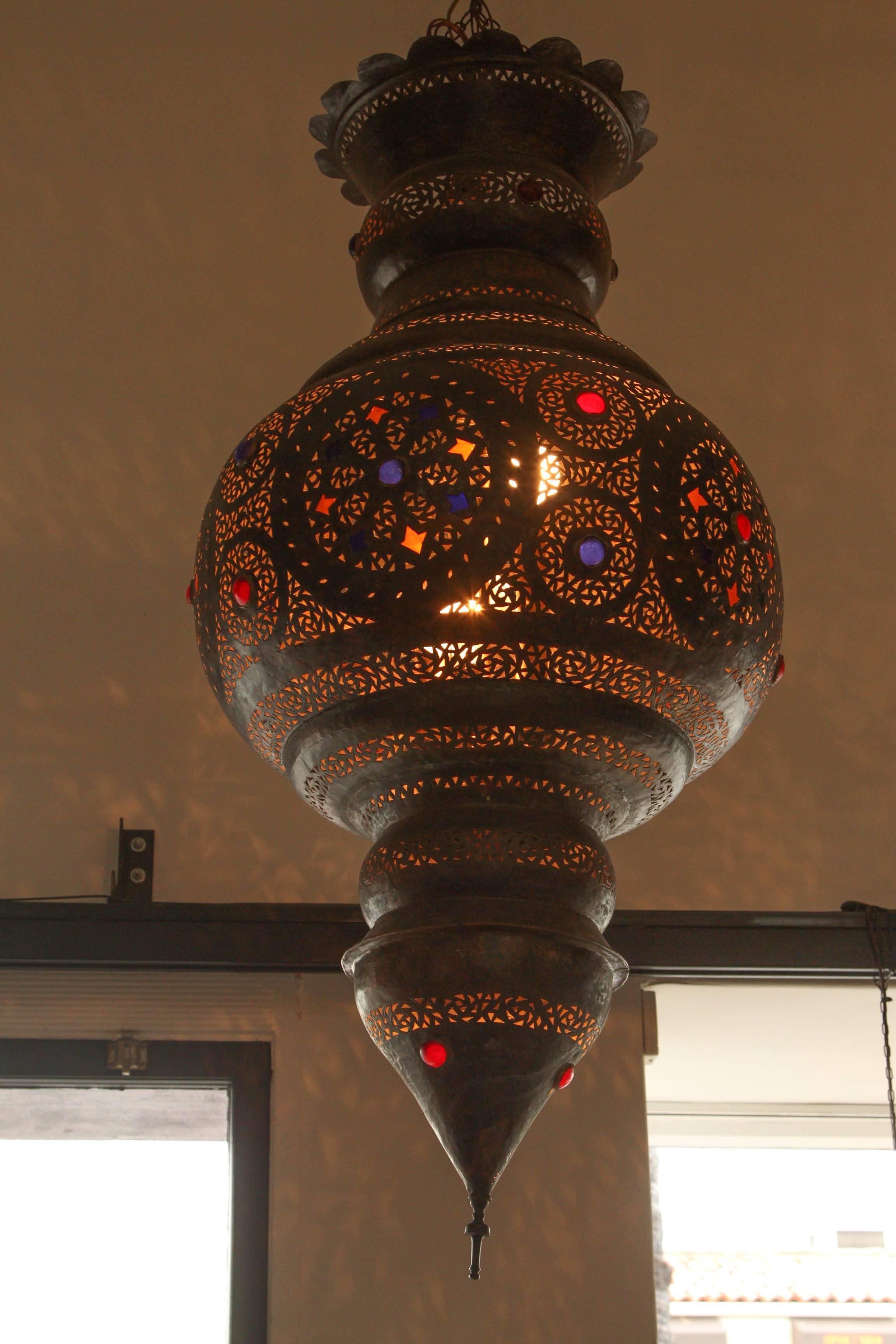 Grand lustre mauresque ancien en bronze marocain en vente 1