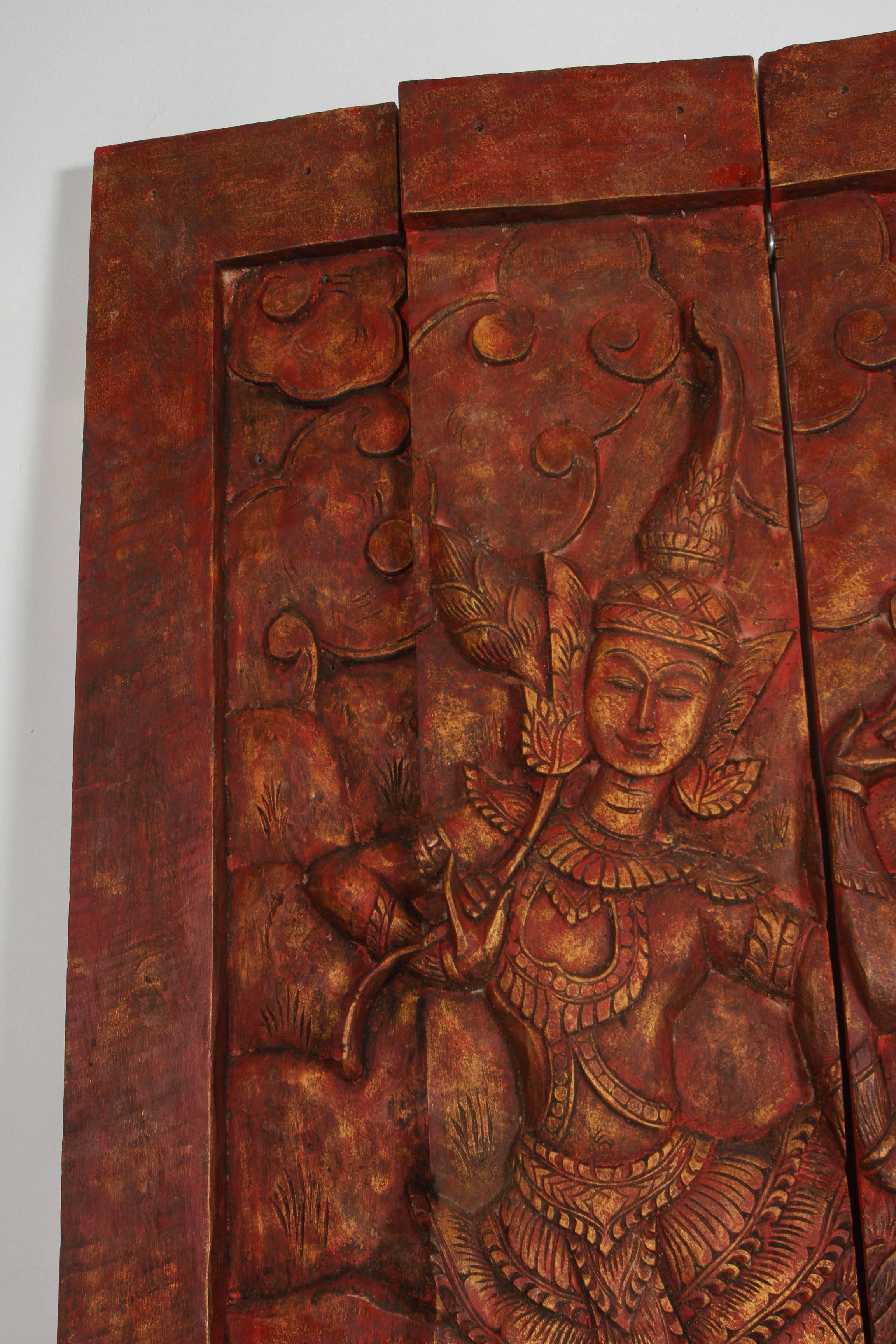 Thaïlandais Panneau décoratif asiatique ancien monumental en bois sculpté à la main en vente