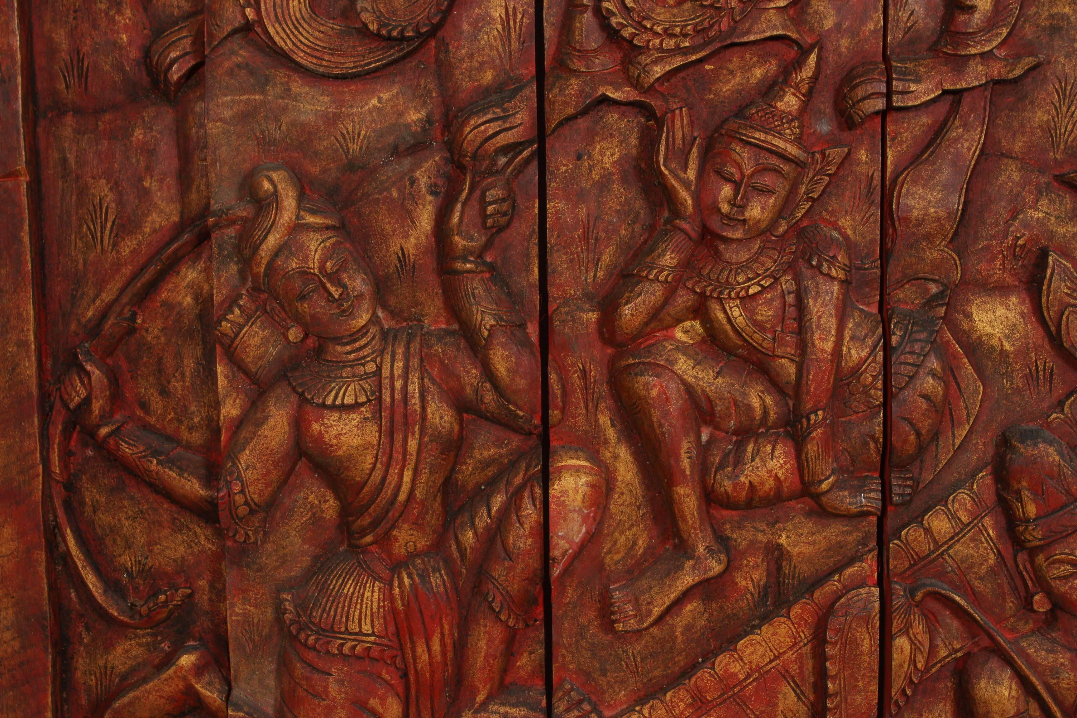 Sculpté à la main Panneau décoratif asiatique ancien monumental en bois sculpté à la main en vente