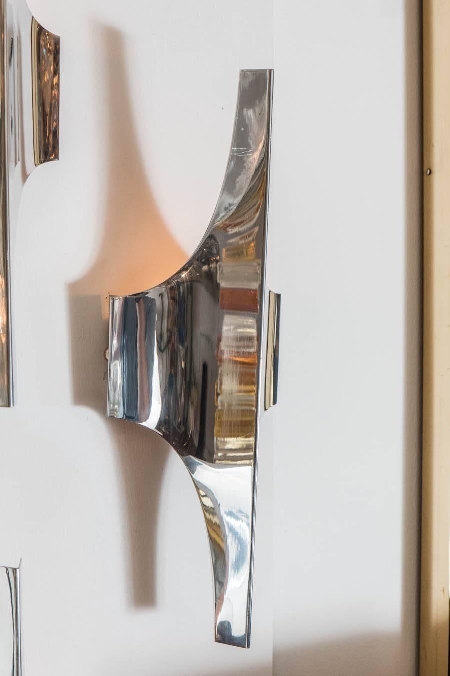 Pair of Chrome Modernist Sconces In Good Condition In New York, NY