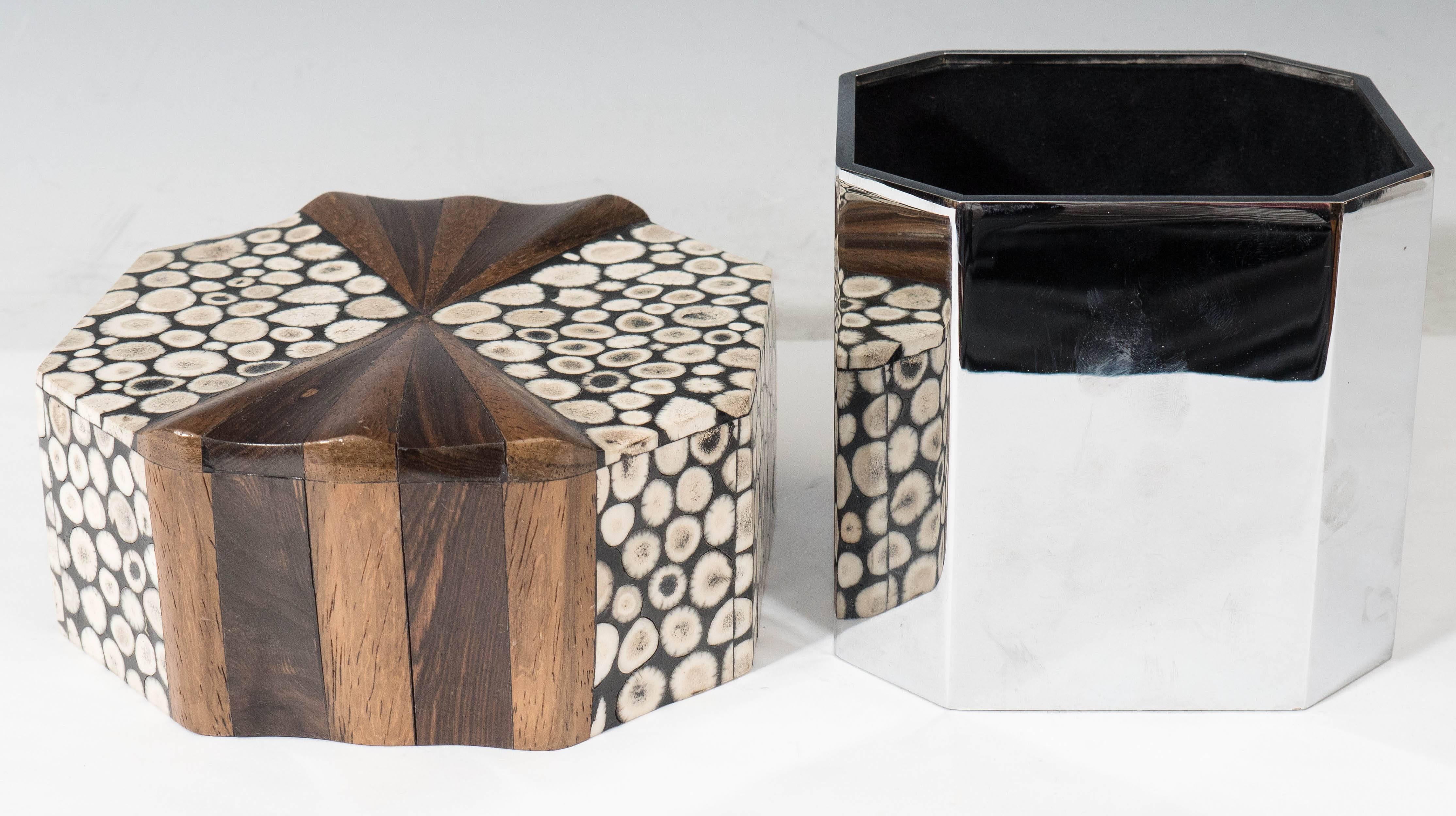 Os Boîte commode Gene Jonson & Robert Marcius avec couvercle en bois d'os et exotique en vente