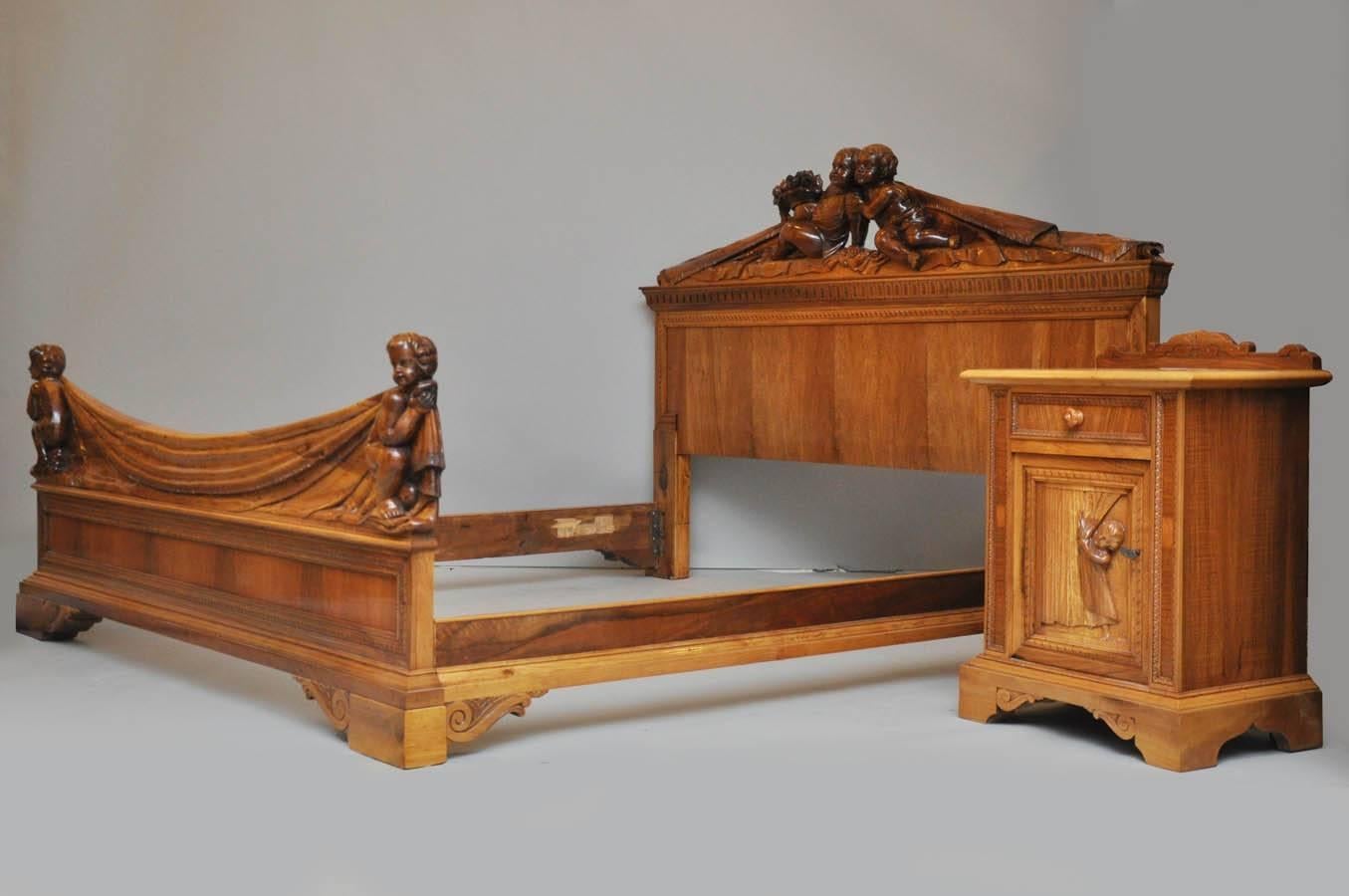 19th Century Venetian Walnut Bed For Sale 1