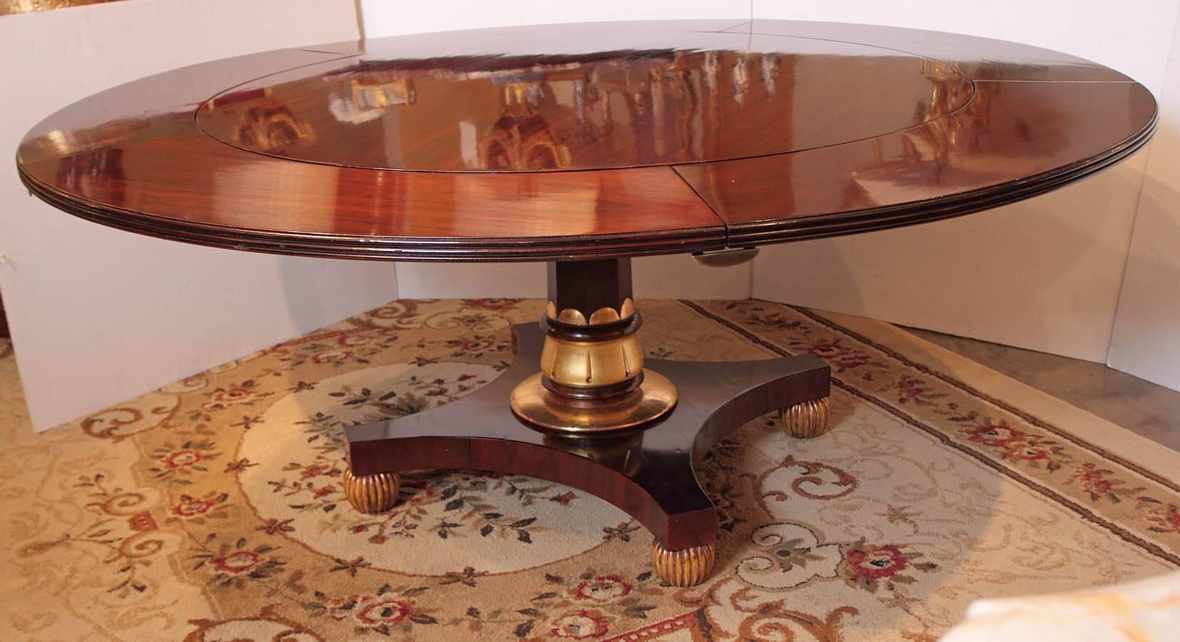 19th Century Regency Mahogany and Parcel-Gilt Dining Table In Excellent Condition In Dallas, TX