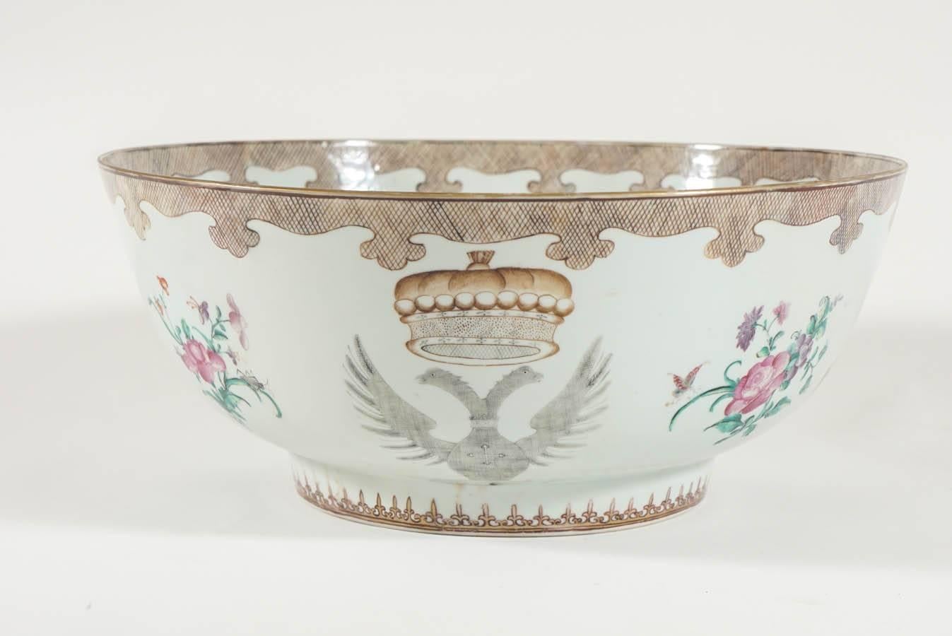 The Pleydell-Bouverie Family Punch Bowl, Chinese Export, circa 1750 In Excellent Condition In Kinderhook, NY