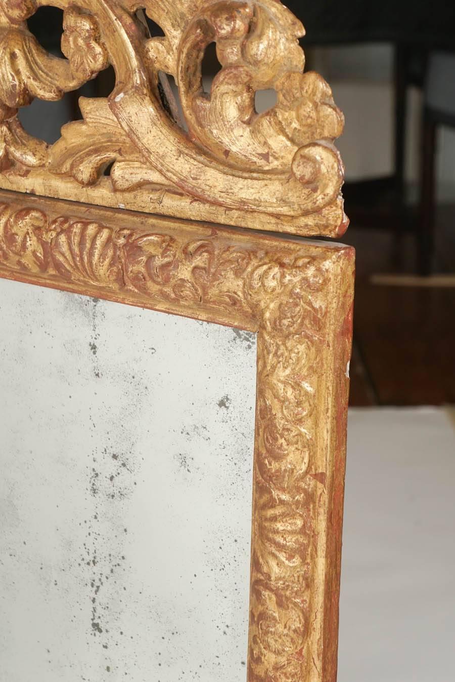 Baroque Carved Giltwood Mirror with Original Plate, Denmark, circa 1700 In Good Condition For Sale In Kinderhook, NY