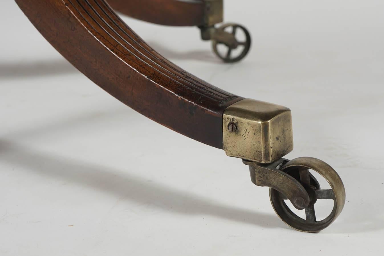 George III Mahogany Drop-Leaf Breakfast Table, England, circa 1800 1