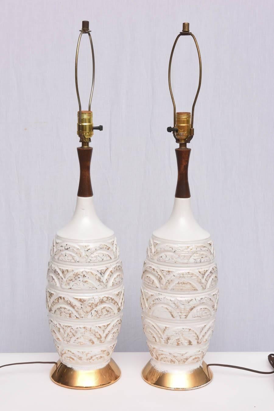 Ceramic Incised Lamps with Gold Bases, USA, 1960s In Excellent Condition For Sale In Miami, FL