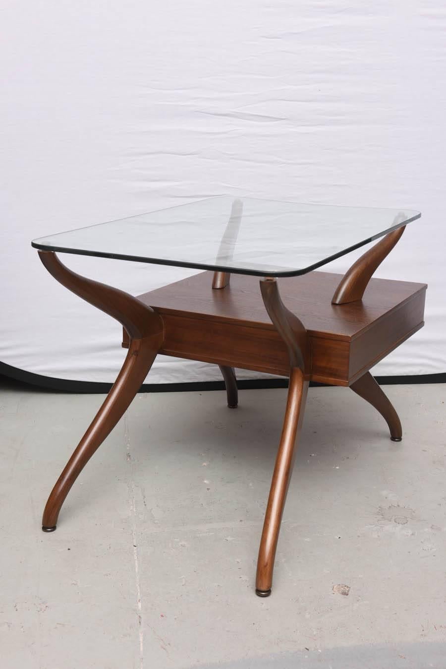 Pair of End Tables in Glass and Walnut, 1950s, USA For Sale 1