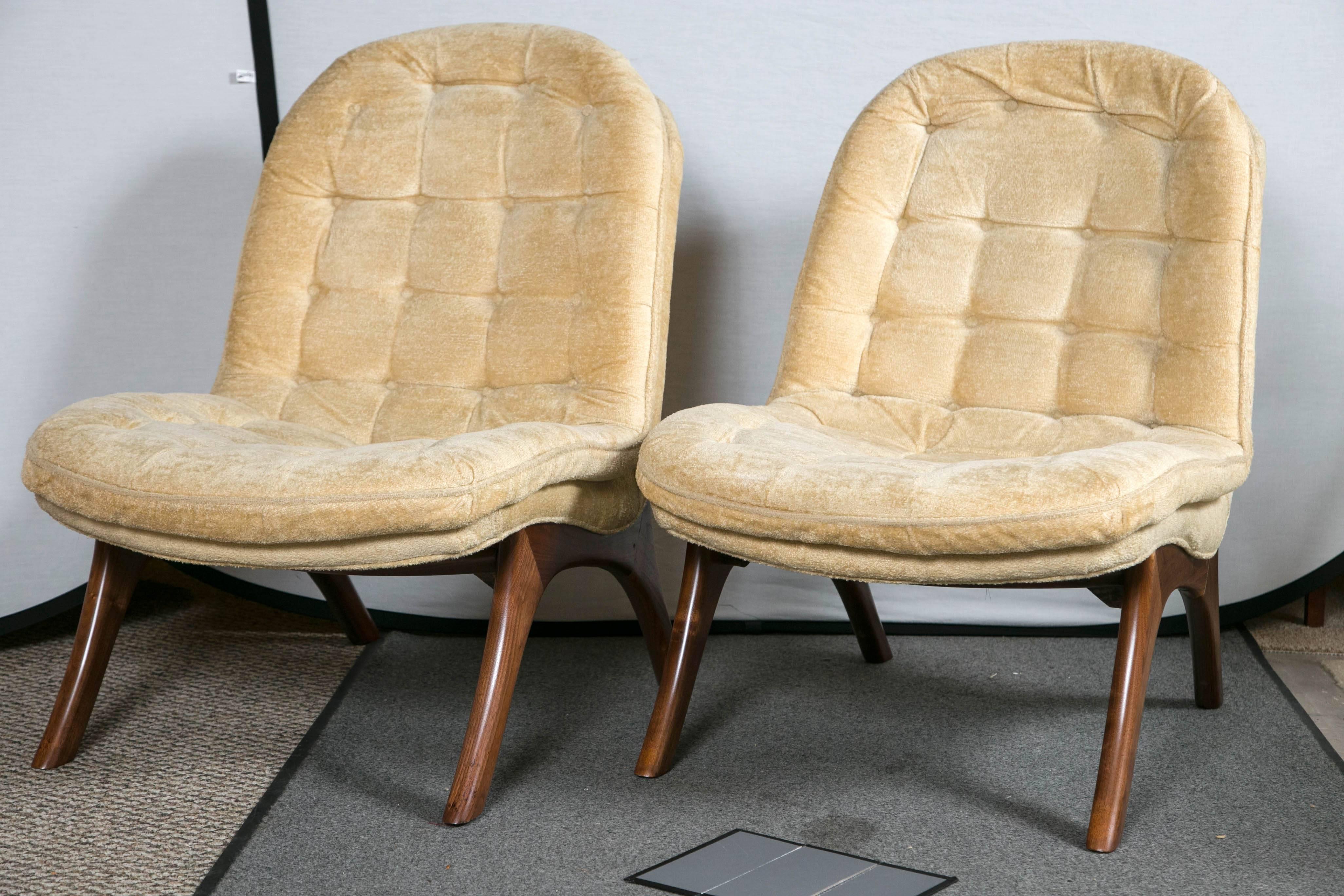 An elegant pair of tufted slipper chairs. Very comfortable, with a low profile. Original upholstery in very good condition but could be updated.