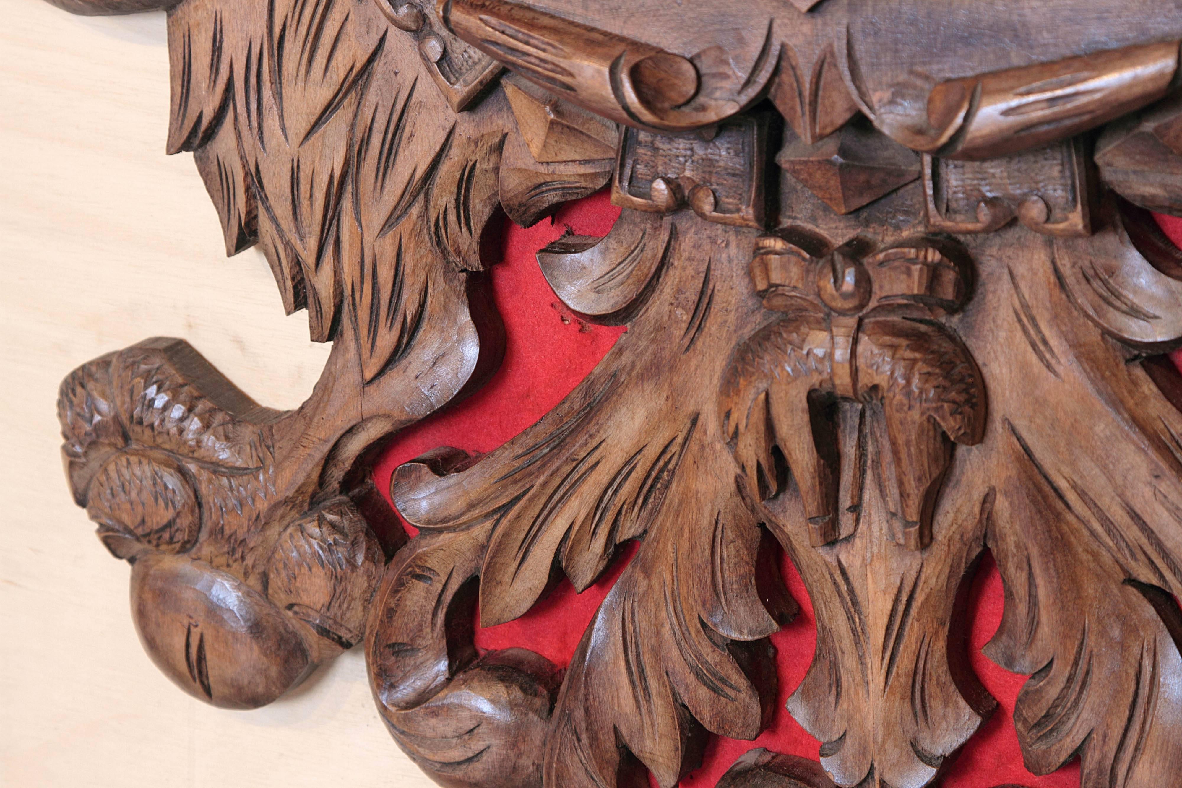Carved Antique Wooden Coat of Arms, circa 1900 In Good Condition In Dallas, TX