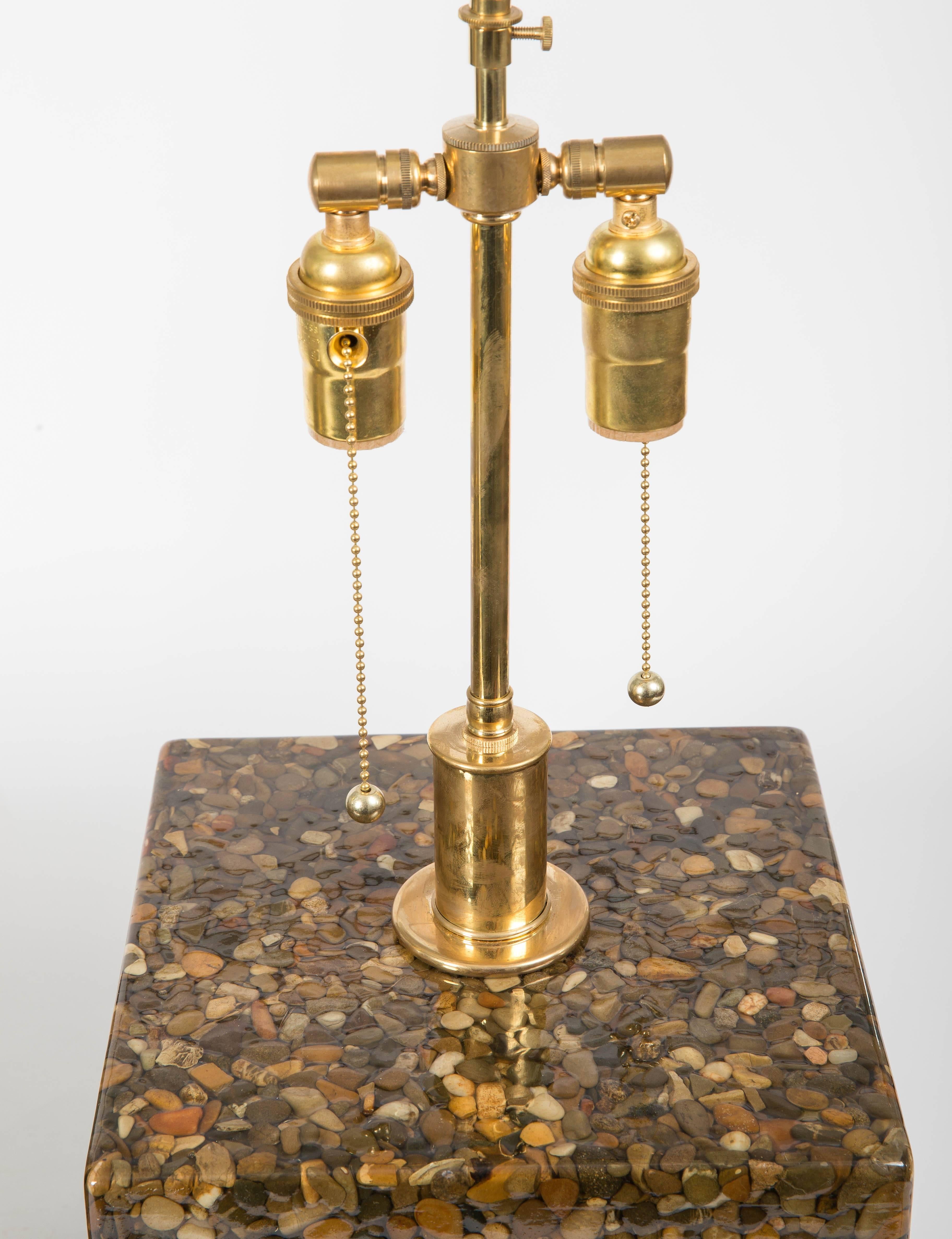 Mid-Century Modern Pair of Cubic Resin and Pebble Lamps with Brass Hardware