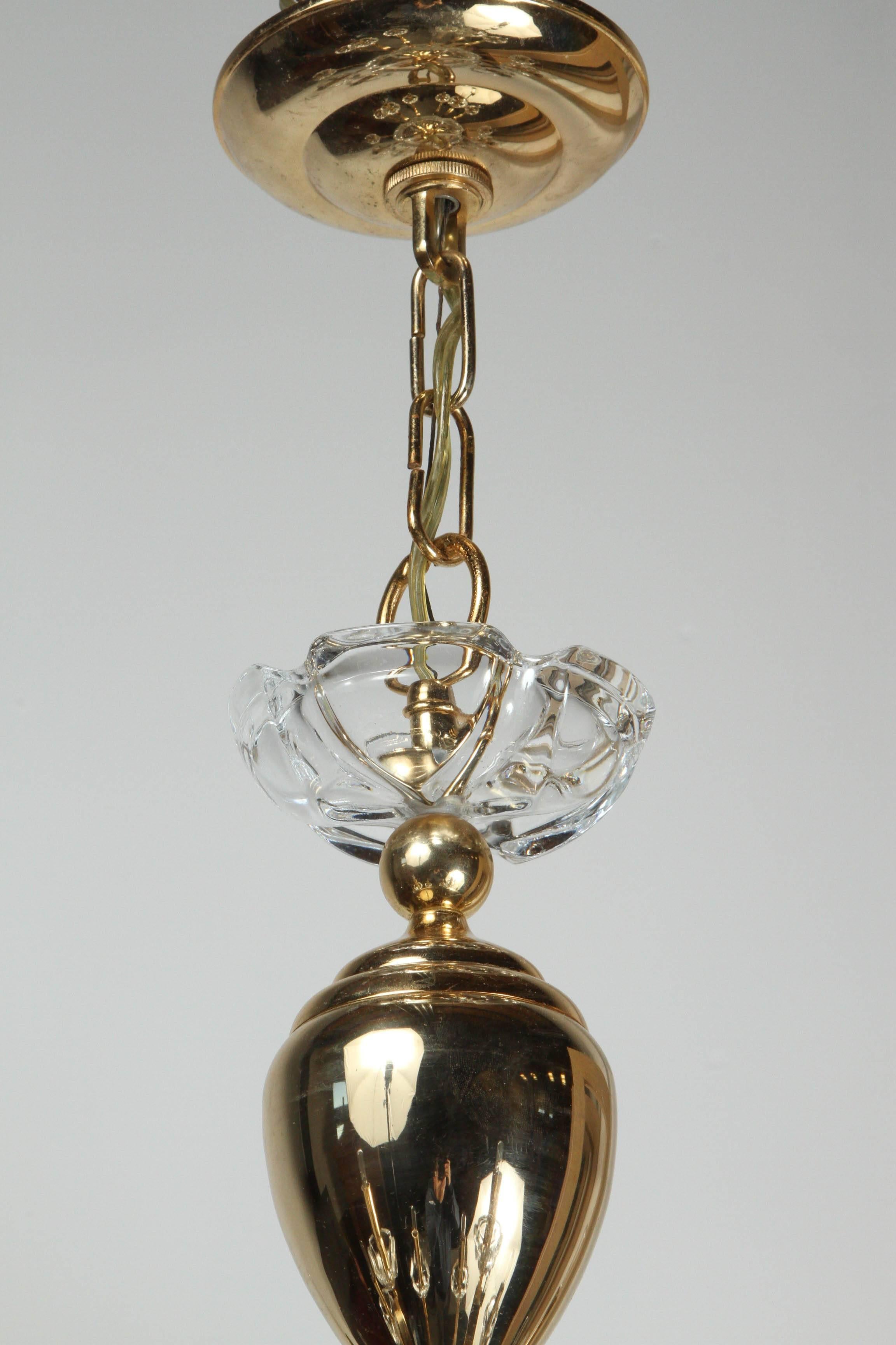 Mid-20th Century Elegant Twelve-Arm Polished Brass Chandelier For Sale