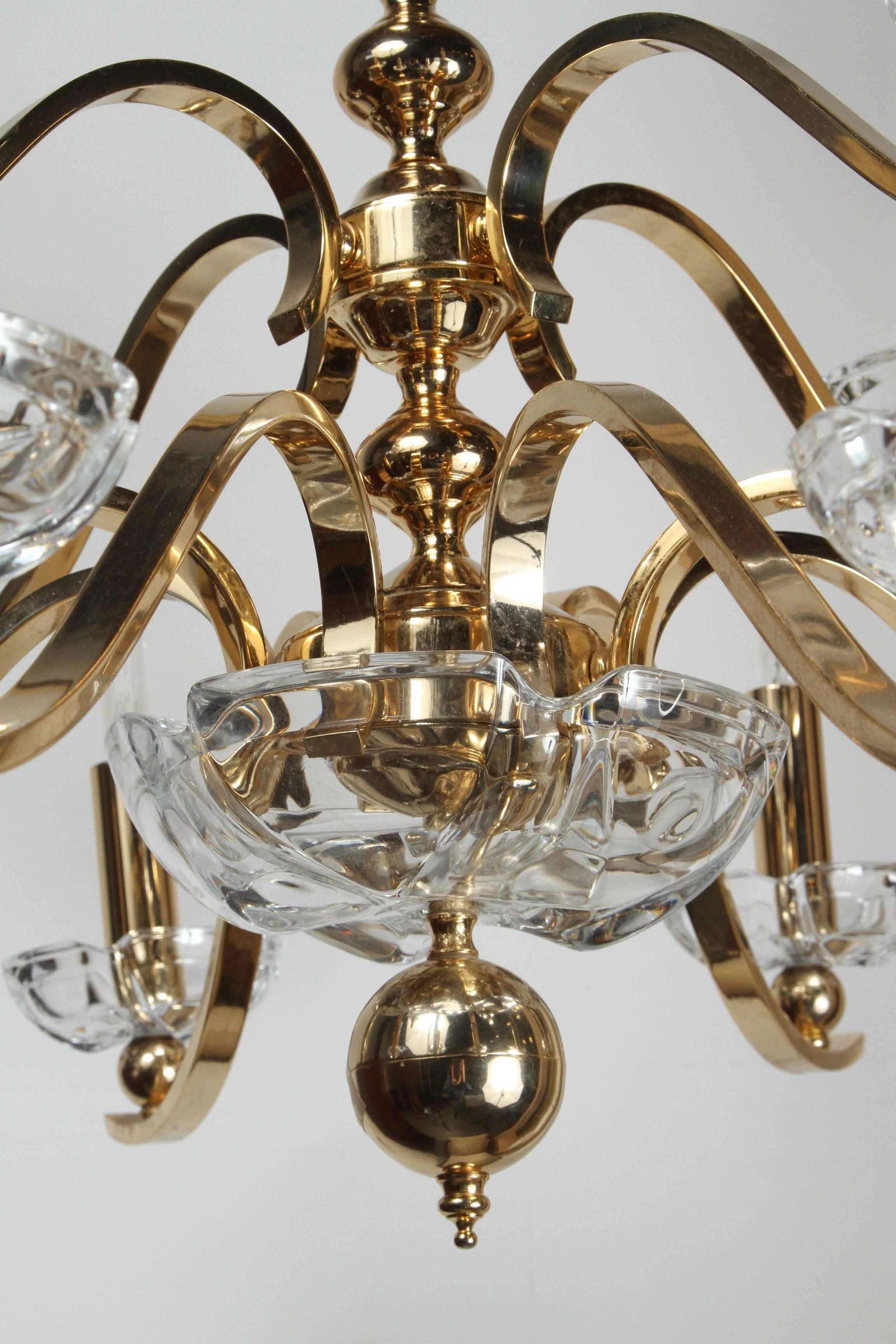 Elegant Twelve-Arm Polished Brass Chandelier For Sale 1