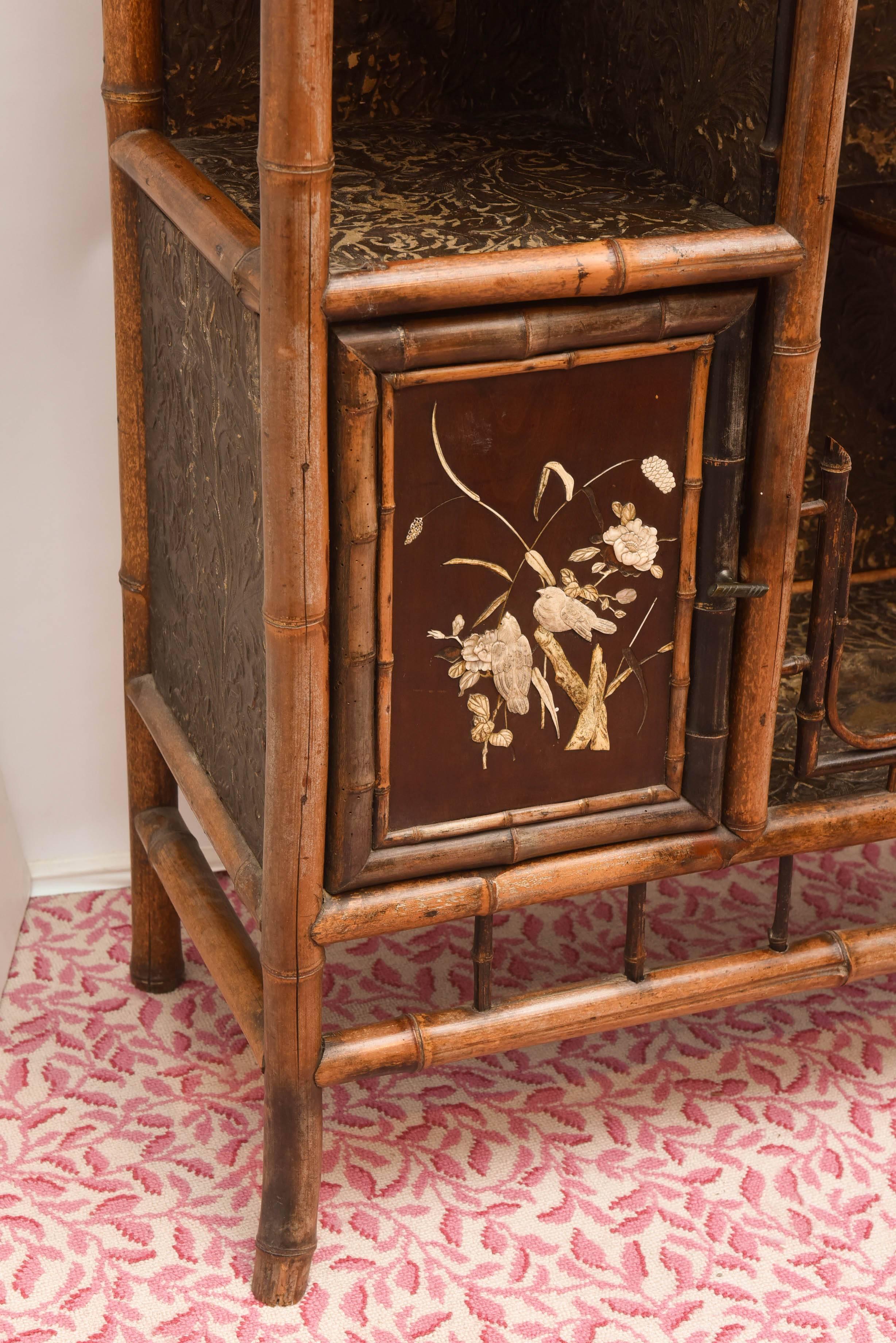 Fine 19th Century Chinoiserie Pagoda form Bamboo Display Cabinet In Good Condition In West Palm Beach, FL
