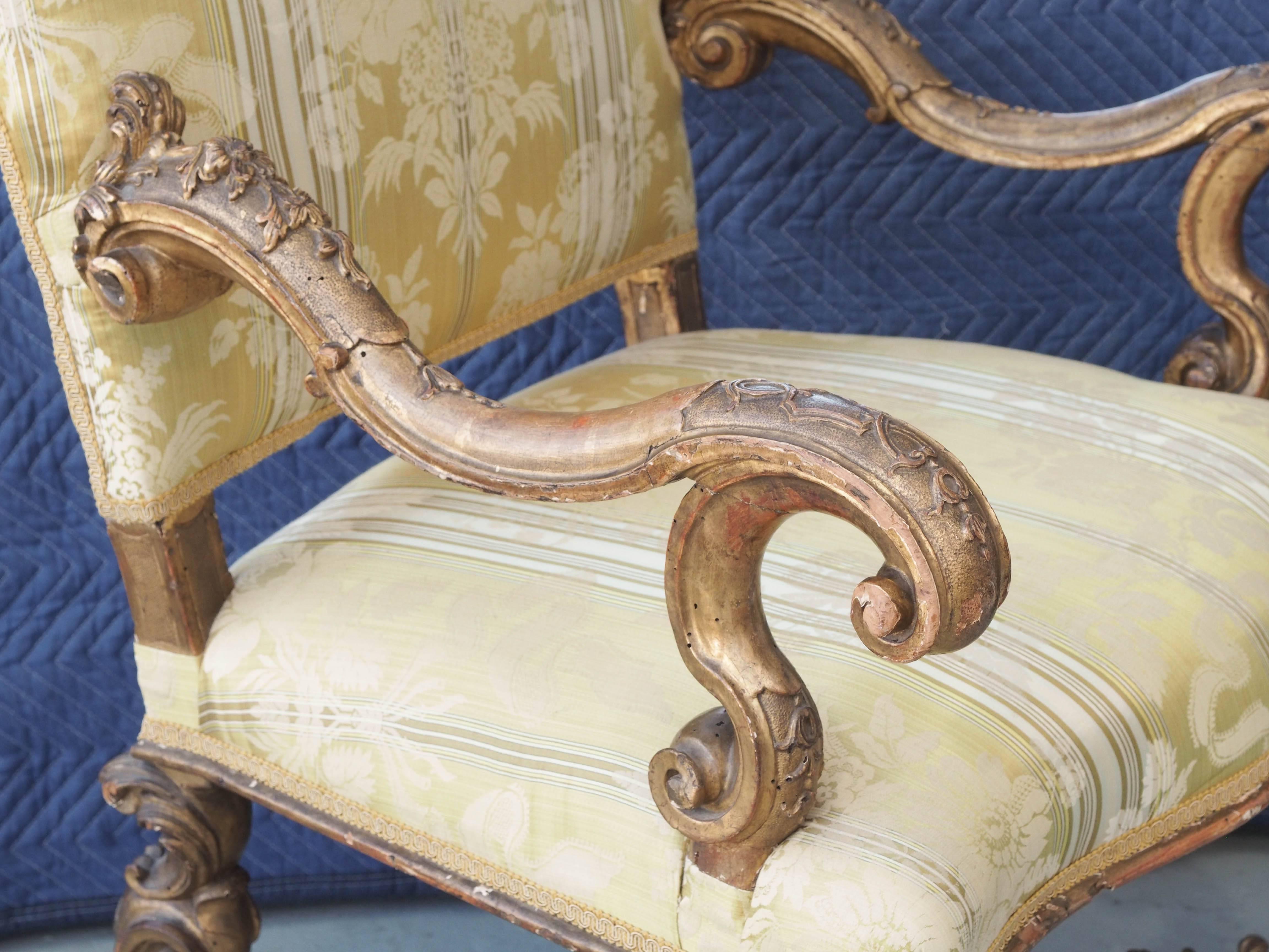 Pair of Italian Baroque Gilt Armchairs 1