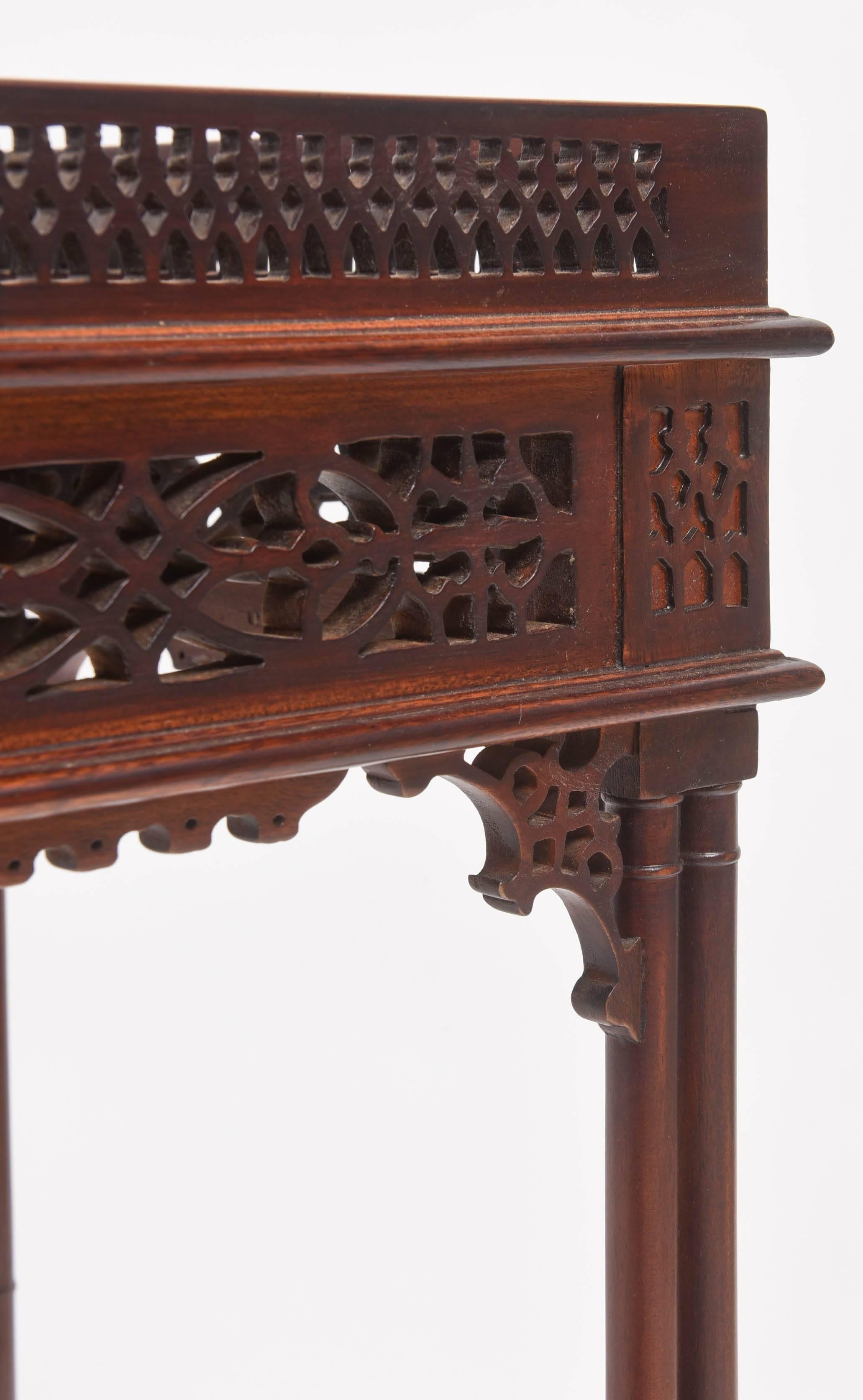 Pair of Chippendale Gothic-Revival Style Stands, Pedestals or Side Tables In Good Condition In West Palm Beach, FL