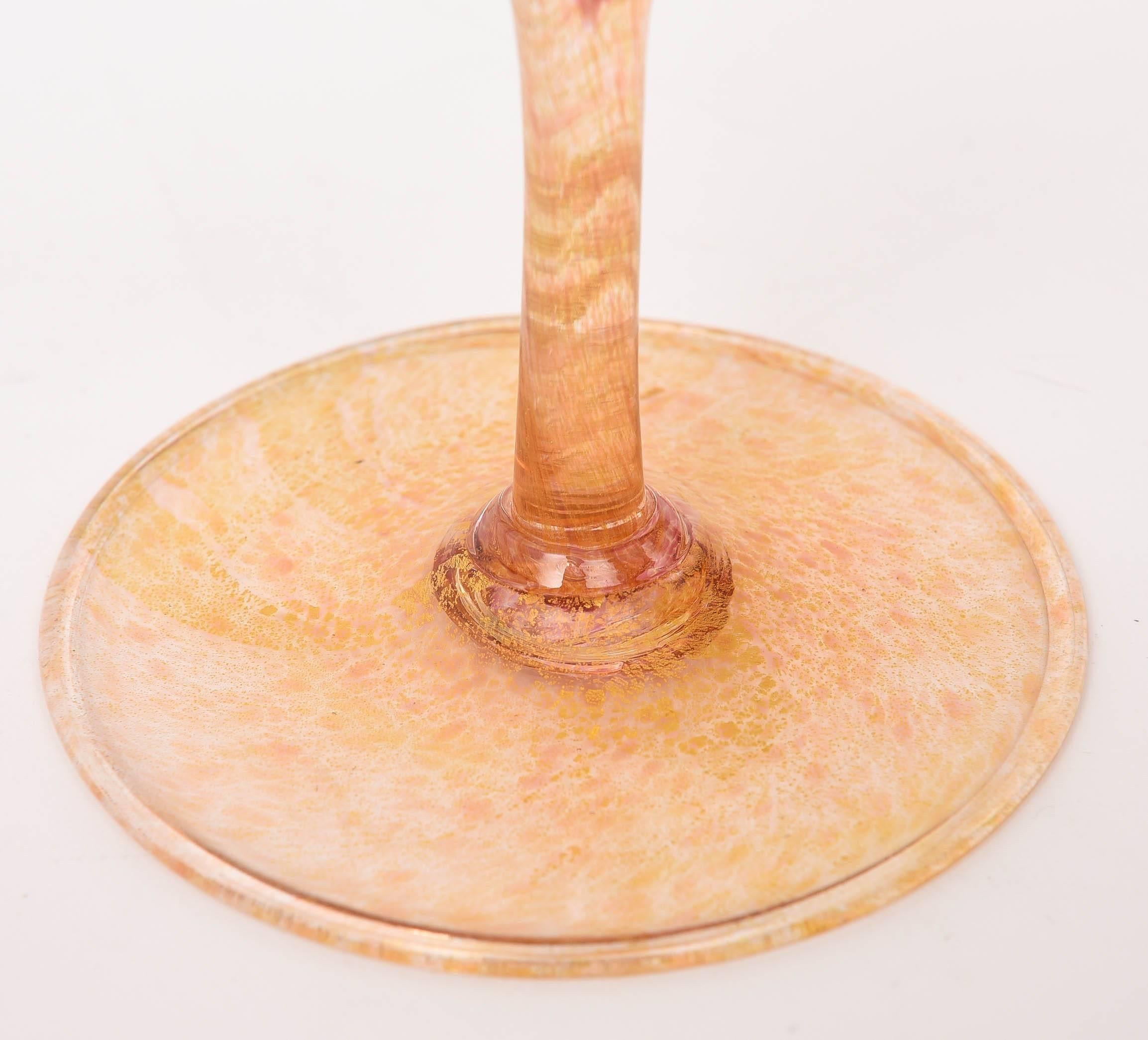 12 Venetian Champagne Goblets, Pretty Pink with 24kt Gold Inclusion In Good Condition In West Palm Beach, FL