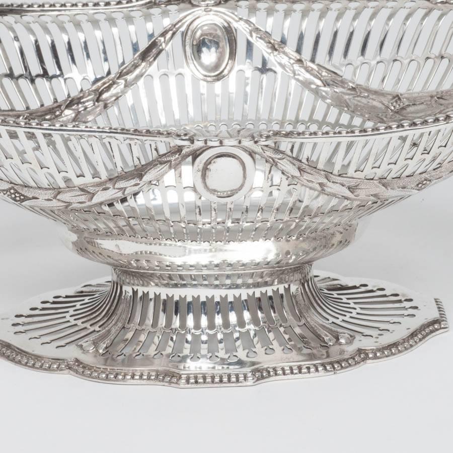 Neoclassical Pair of Victorian Silver Baskets For Sale