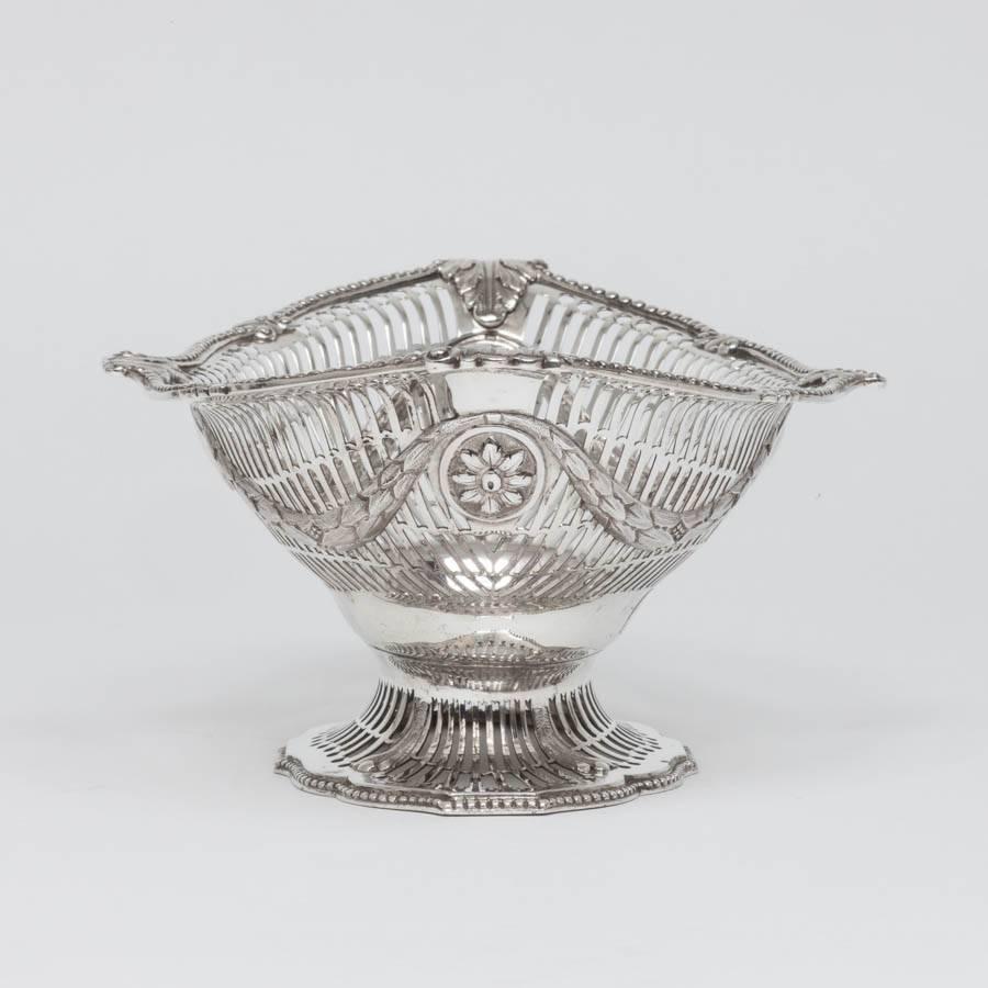 19th Century Pair of Victorian Silver Baskets For Sale